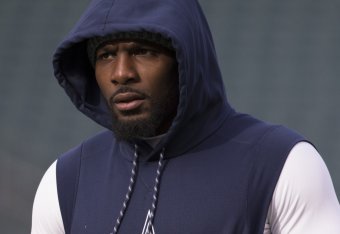 PHILADELPHIA, PA - DECEMBER 31: Dez Bryant #88 of the Dallas Cowboys looks on prior to the game against the Philadelphia Eagles at Lincoln Financial Field on December 31, 2017 in Philadelphia, Pennsylvania. (Photo by Mitchell Leff/Getty Images)