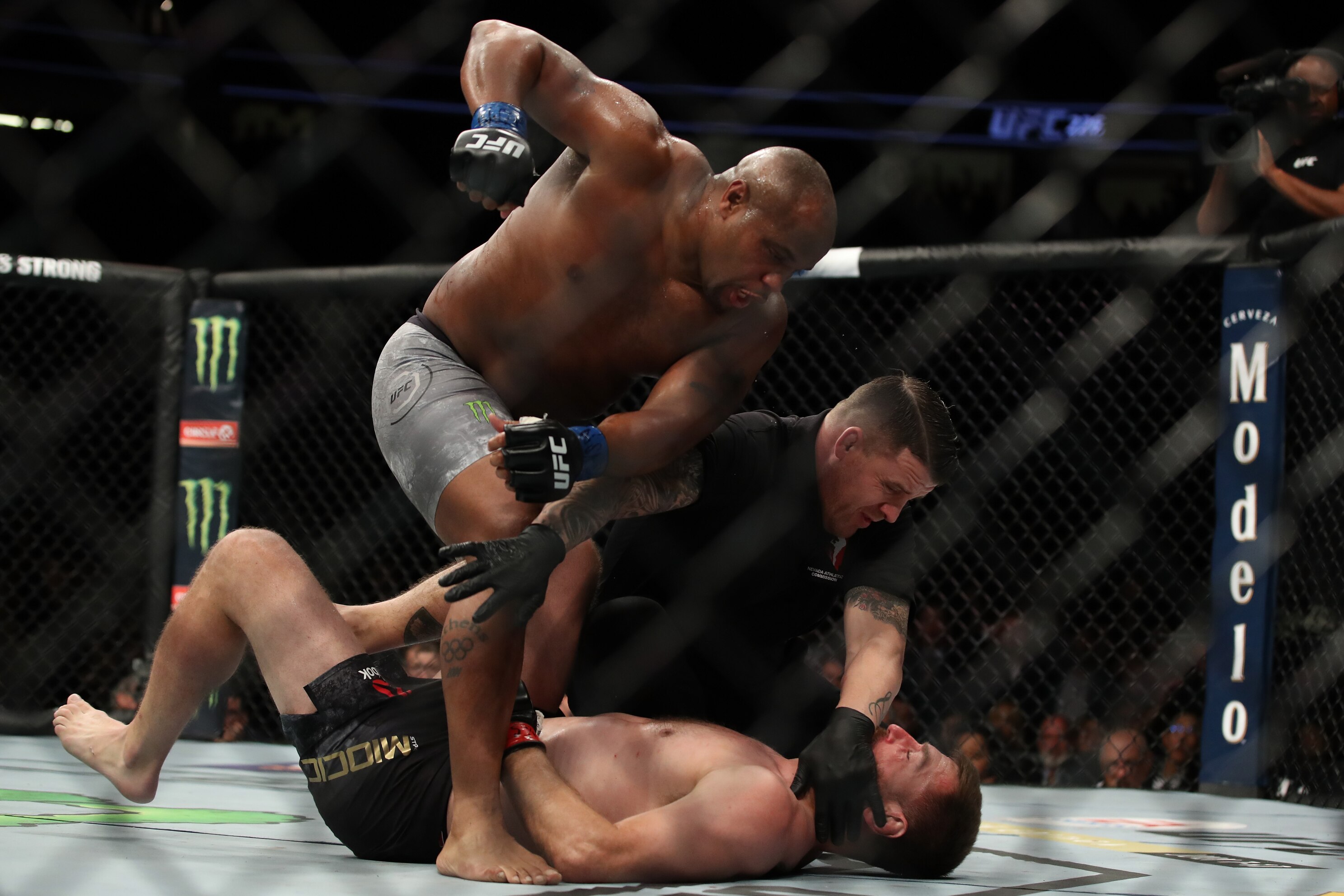 Is Daniel Cormier Ufc S Goat After Stunning Stipe Miocic Upset Bleacher Report Latest News Videos And Highlights