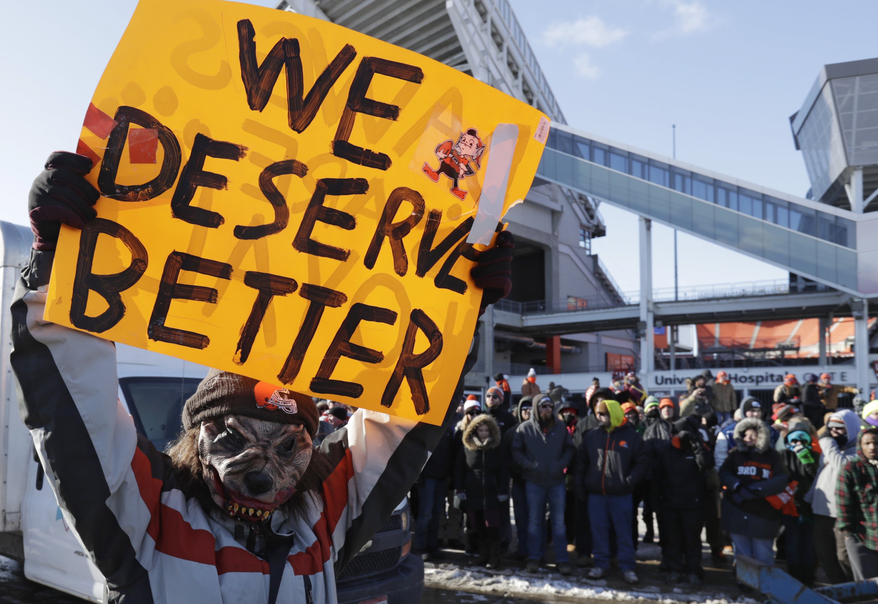 Cleveland Browns fans celebrate perfect 0-16 season with mock victory  parade 