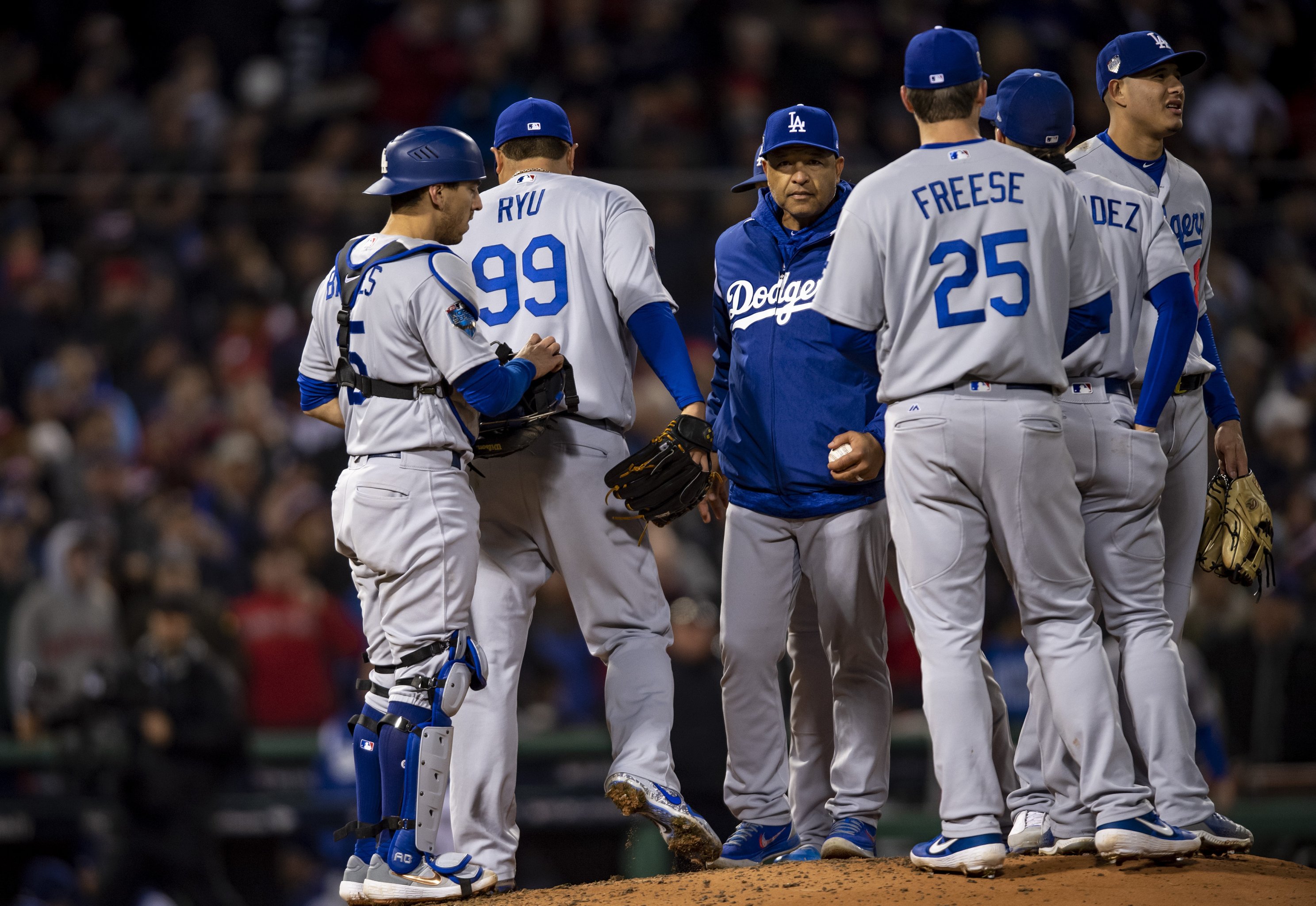 Dave Roberts Hopes Dodgers Fans 'Boo' Manny Machado During Return To Dodger  Stadium