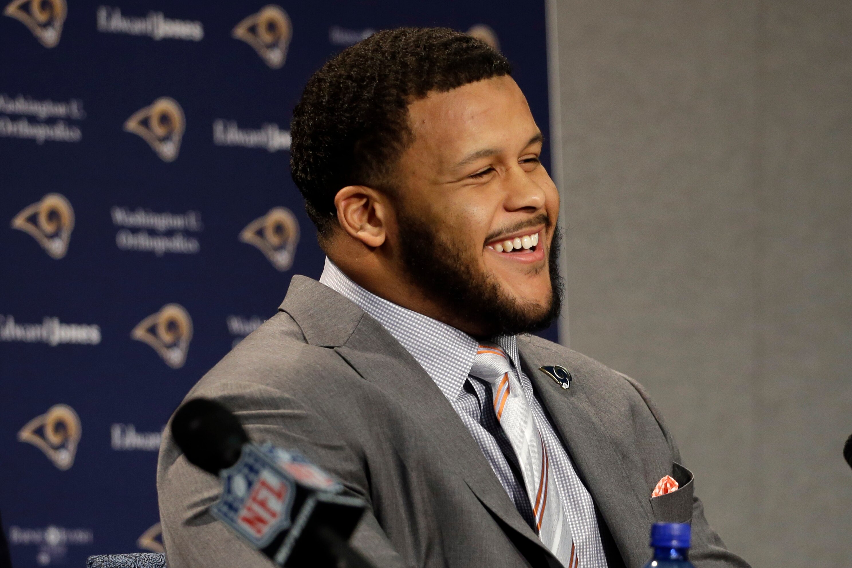 There S Nothing O Lines Can Do About Aaron Donald Bleacher Report Latest News Videos And Highlights