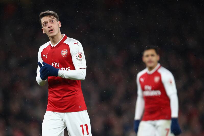 LONDON, ENGLAND - DECEMBER 16: Mesut Ozil and Alexis Sanchez of Arsenal look on during the Premier League match between Arsenal and Newcastle United at Emirates Stadium on December 16, 2017 in London, England. (Photo by Julian Finney/Getty Images)