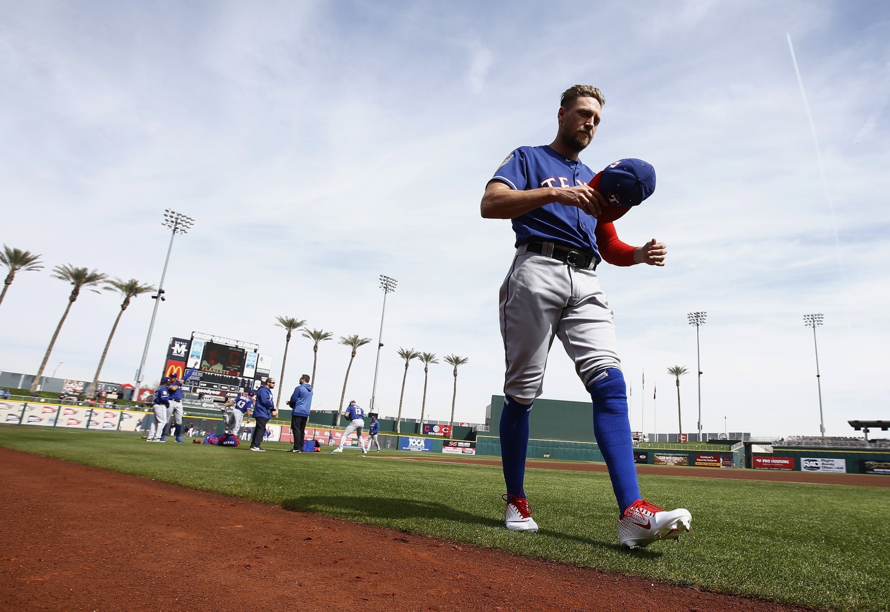 Giants and OF Hunter Pence agree on 5-year deal worth $90 million 