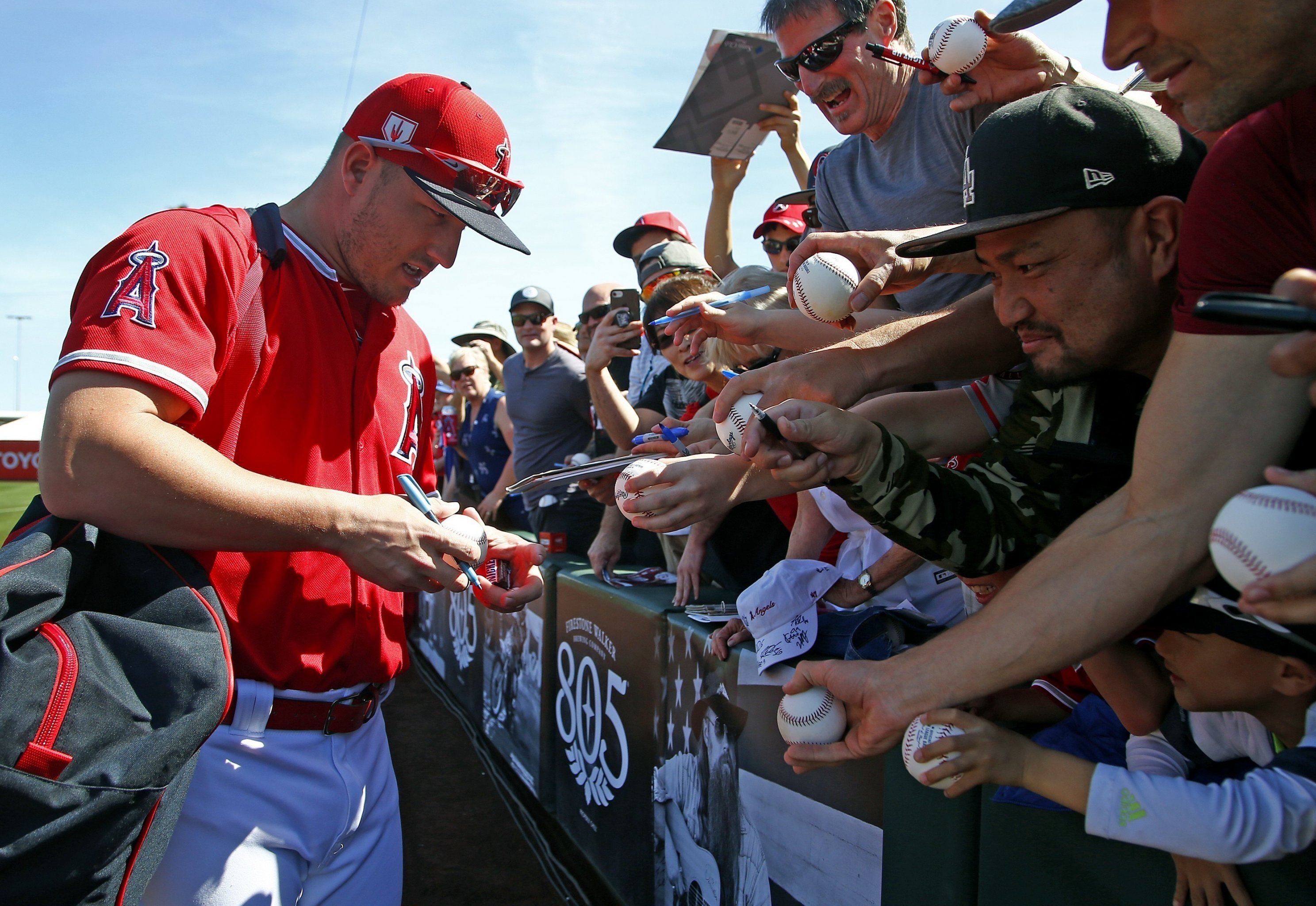 Mike Trout's hometown fans take their loyalty on the road