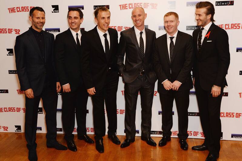 LONDON, ENGLAND - DECEMBER 01: Ryan Giggs, Gary Neville, Phil Neville, Nicky Butt, Paul Scholes and David Beckham attend the World premiere of 'The Class of 92' at Odeon West End on December 1, 2013 in London, England. (Photo by Dave J Hogan/Getty Image