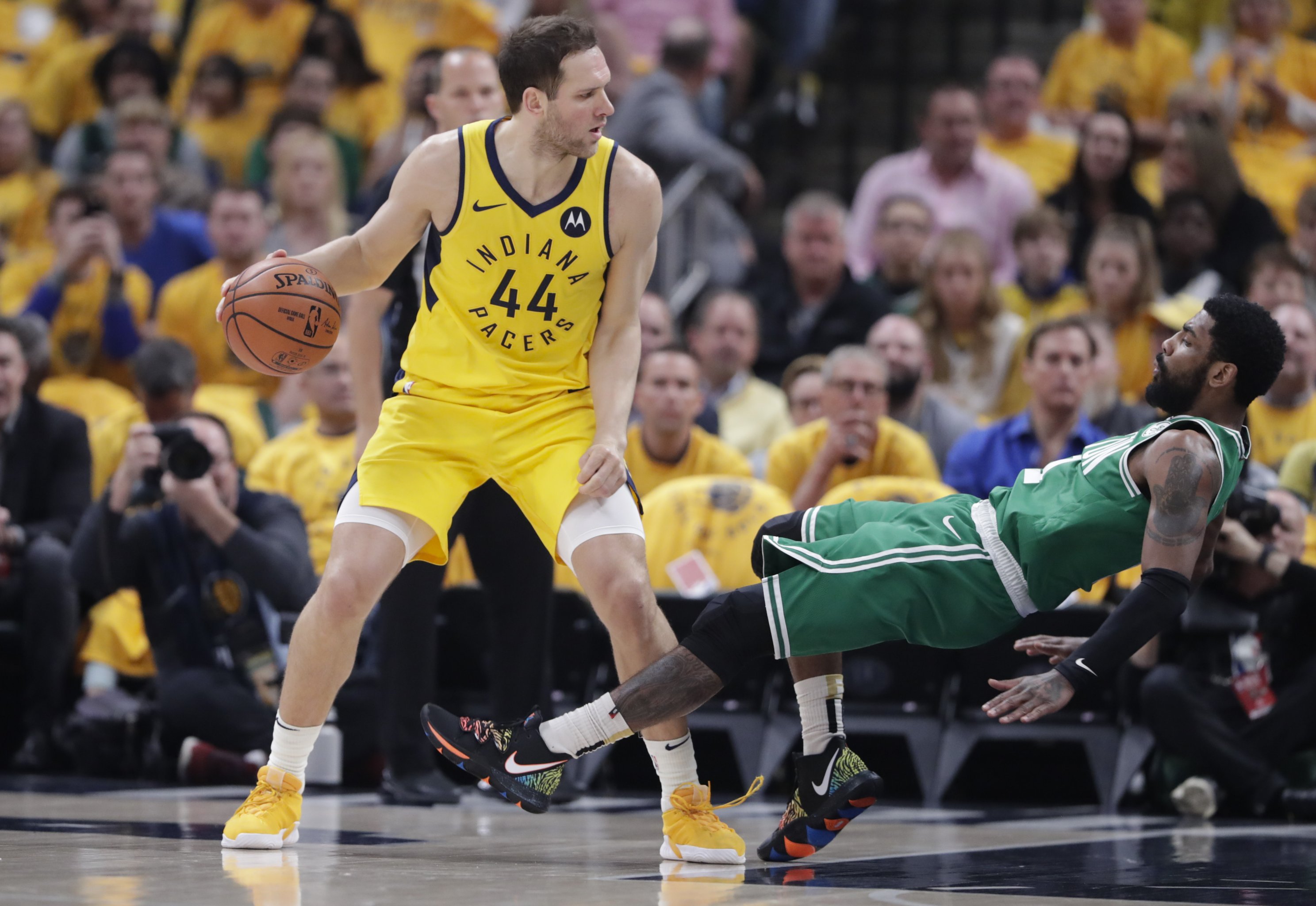 Gordon Hayward (knee) to miss preseason game but is upset and wants to play