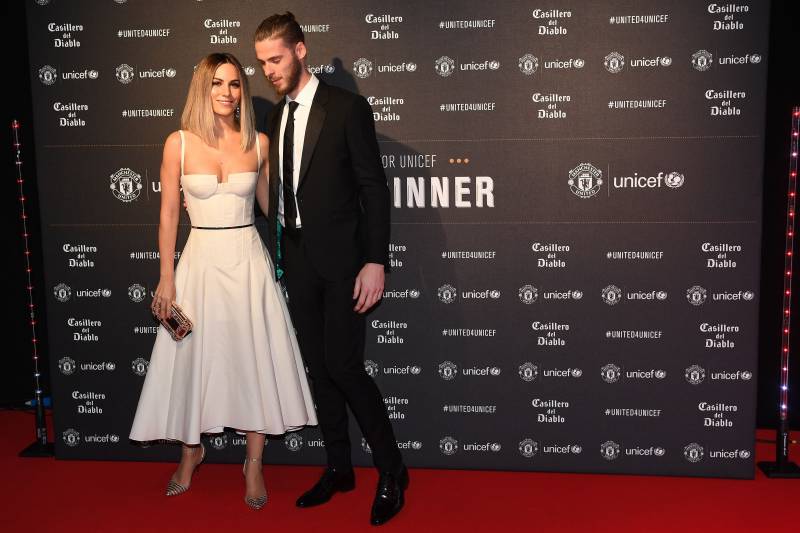 Manchester United's Spanish goalkeeper David de Gea (R) and Edurne Garcia pose on the red carpet as they arrive to attend the