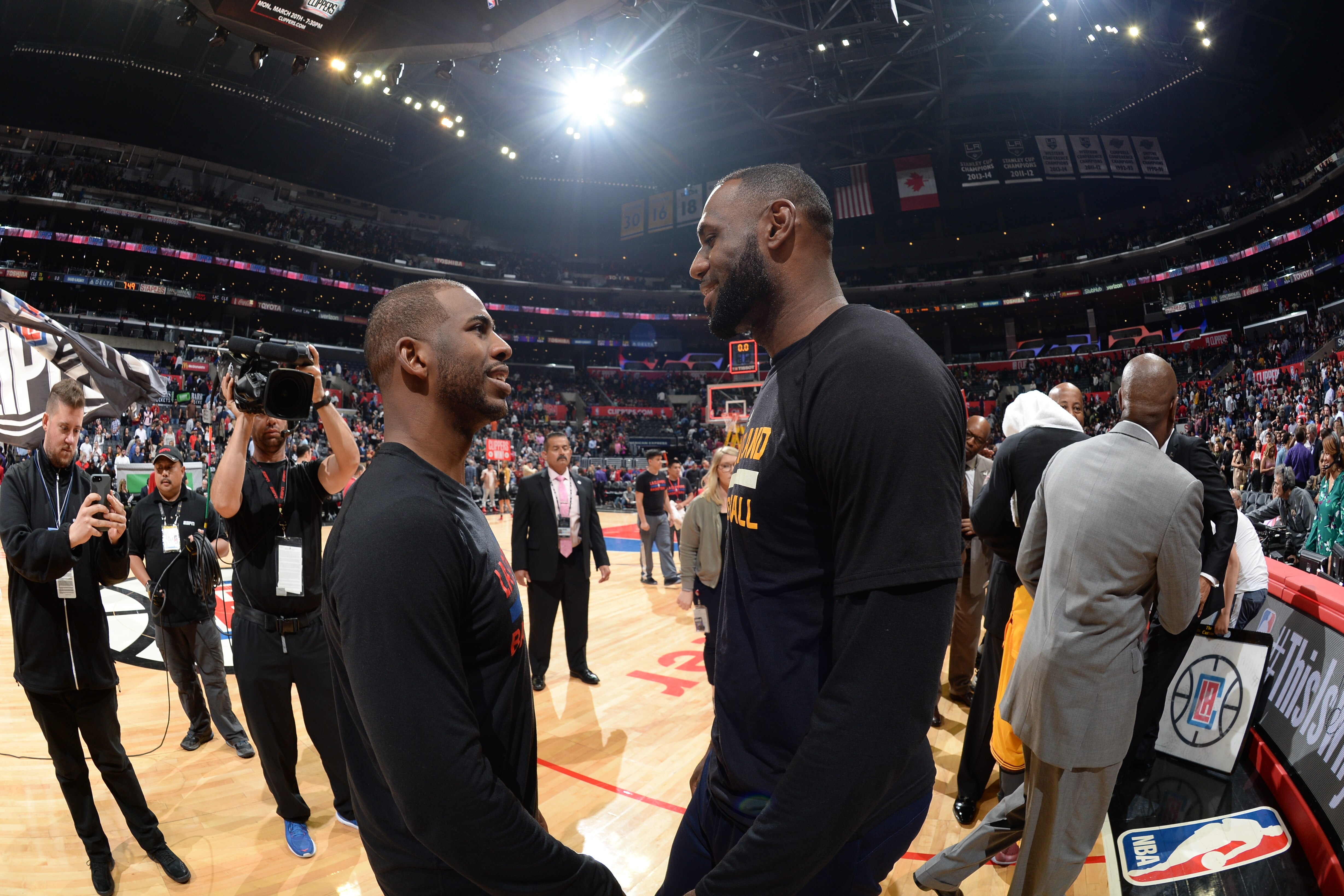 LOS ANGELES, CA - MARCH 18:  LeBron James #23 of the Cleveland Cavaliers and Chris Paul #3 of the LA Clippers shake hands after the game on March 18, 2017 at STAPLES Center in Los Angeles, California. NOTE TO USER: User expressly acknowledges and agrees t