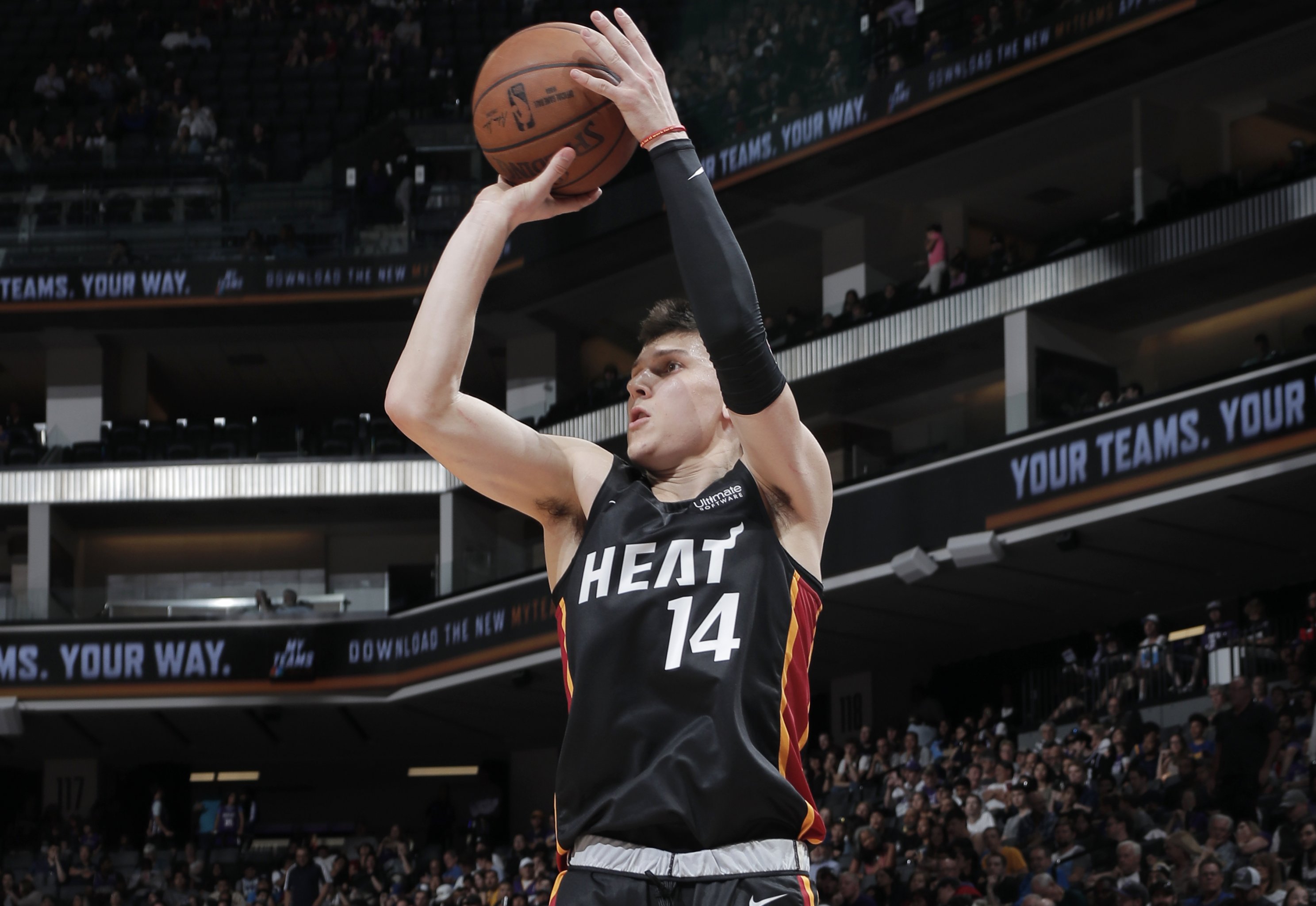 Sacramento Summer League 2019 Jimmer Fredette Makes Warriors