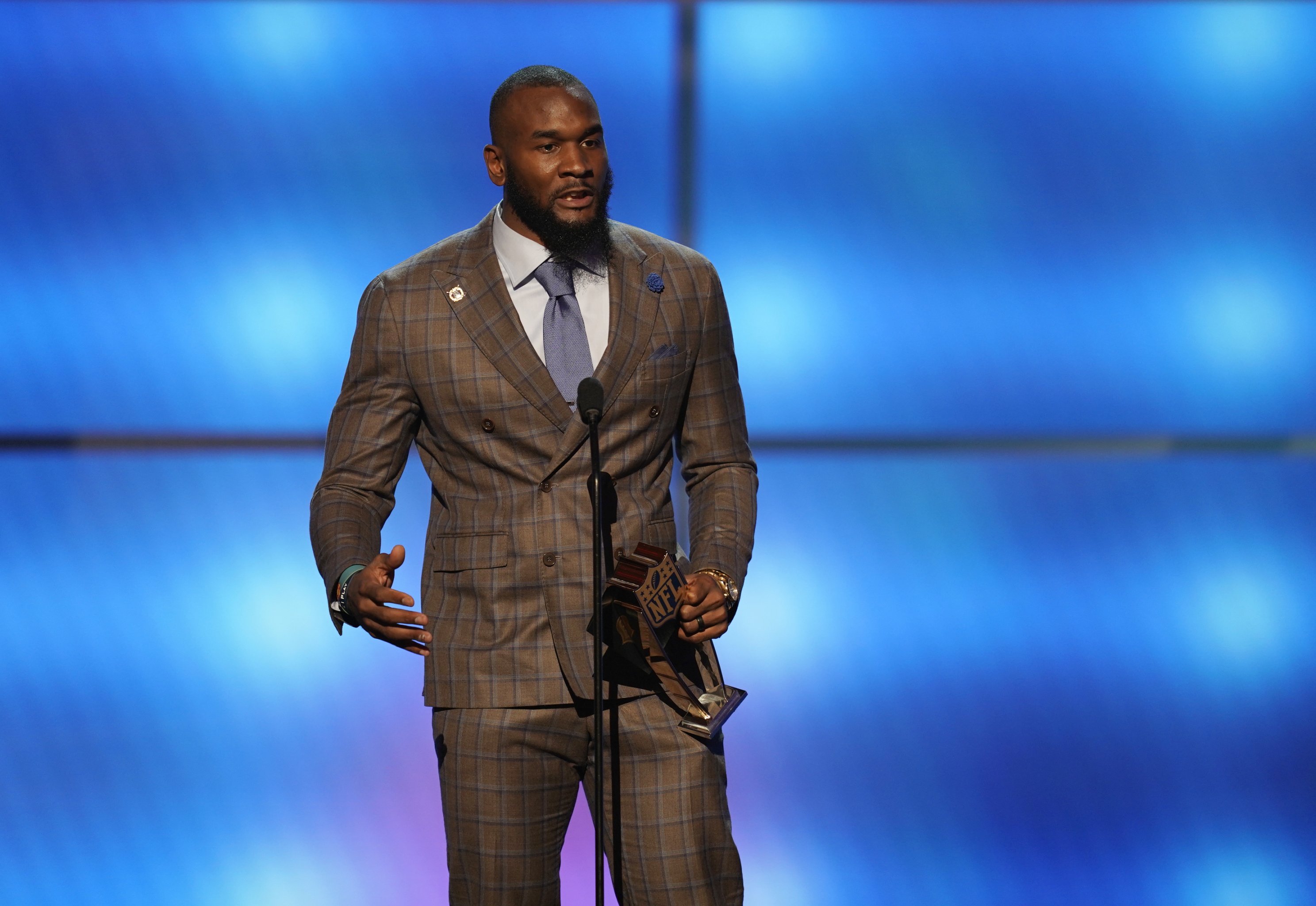 Indianapolis Colts make Darius Leonard highest-paid inside linebacker - CGTN