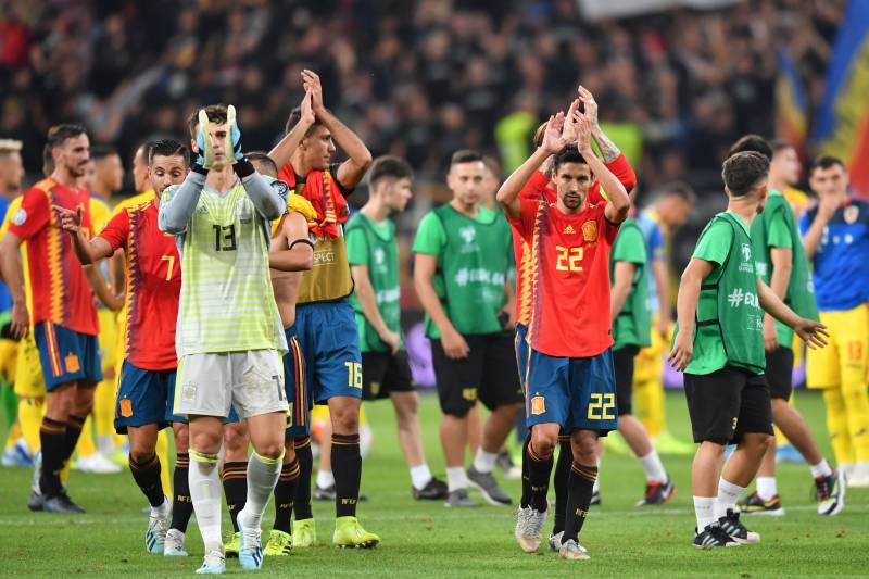 Spain's players celebrate after the Euro 2020 football qualification match between Romania and Spain in Bucharest, Romania, on September 5, 2019. (Photo by Daniel MIHAILESCU / AFP)        (Photo credit should read DANIEL MIHAILESCU/AFP/Getty Images)