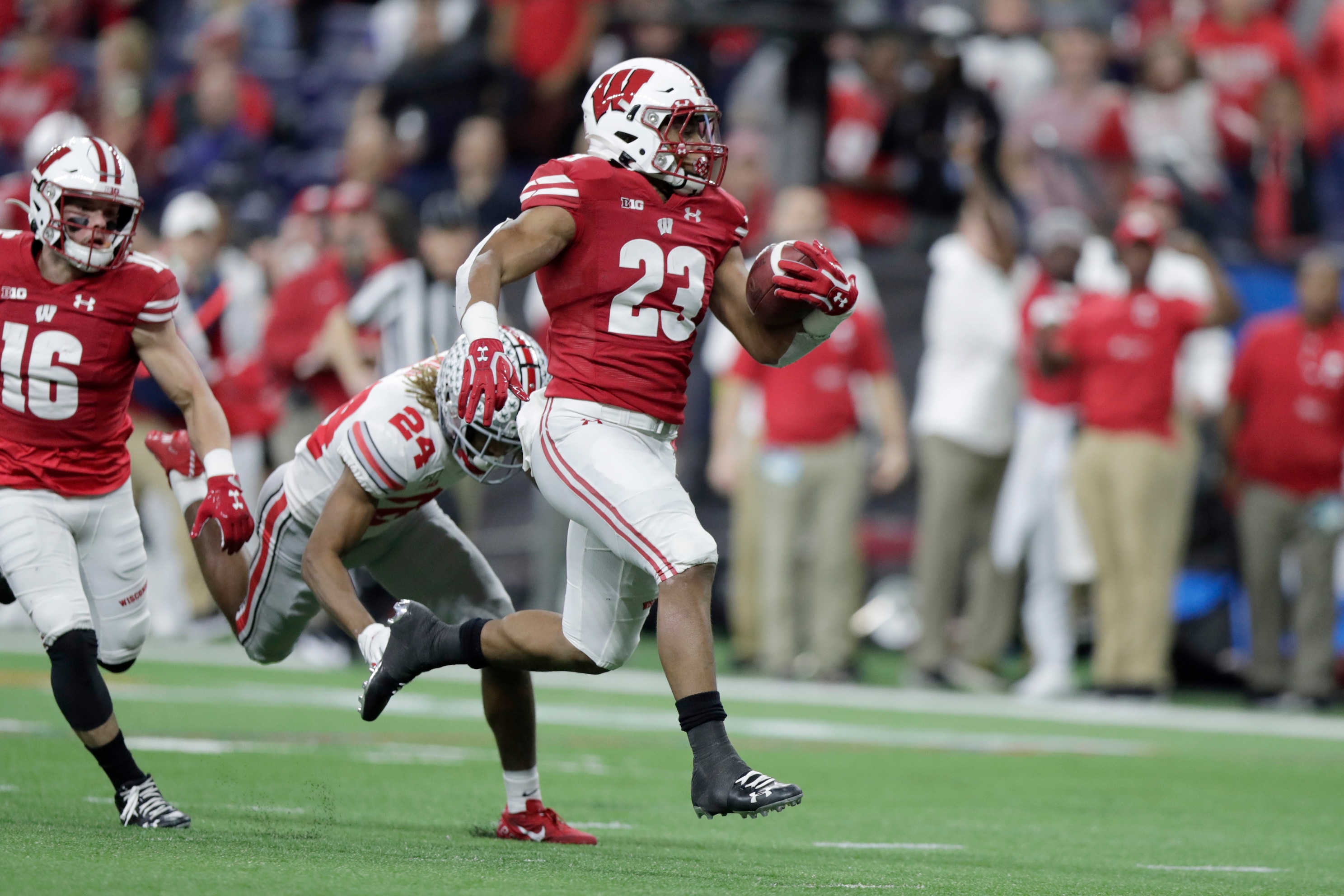 Jonathan Taylor Makes His Case To Be Nfl Draft S Top Rb With Blazing 40 Bleacher Report Latest News Videos And Highlights