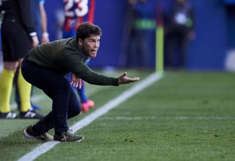 EIBAR, SPAIN - FEBRUARY 02: Head coach Joan Francesc Ferrer 'Rubi'of Real Betis Balompie reacts during the Liga match between SD Eibar SAD and Real Betis Balompie at Ipurua Municipal Stadium on February 02, 2020 in Eibar, Spain. (Photo by Juan Manuel Serr
