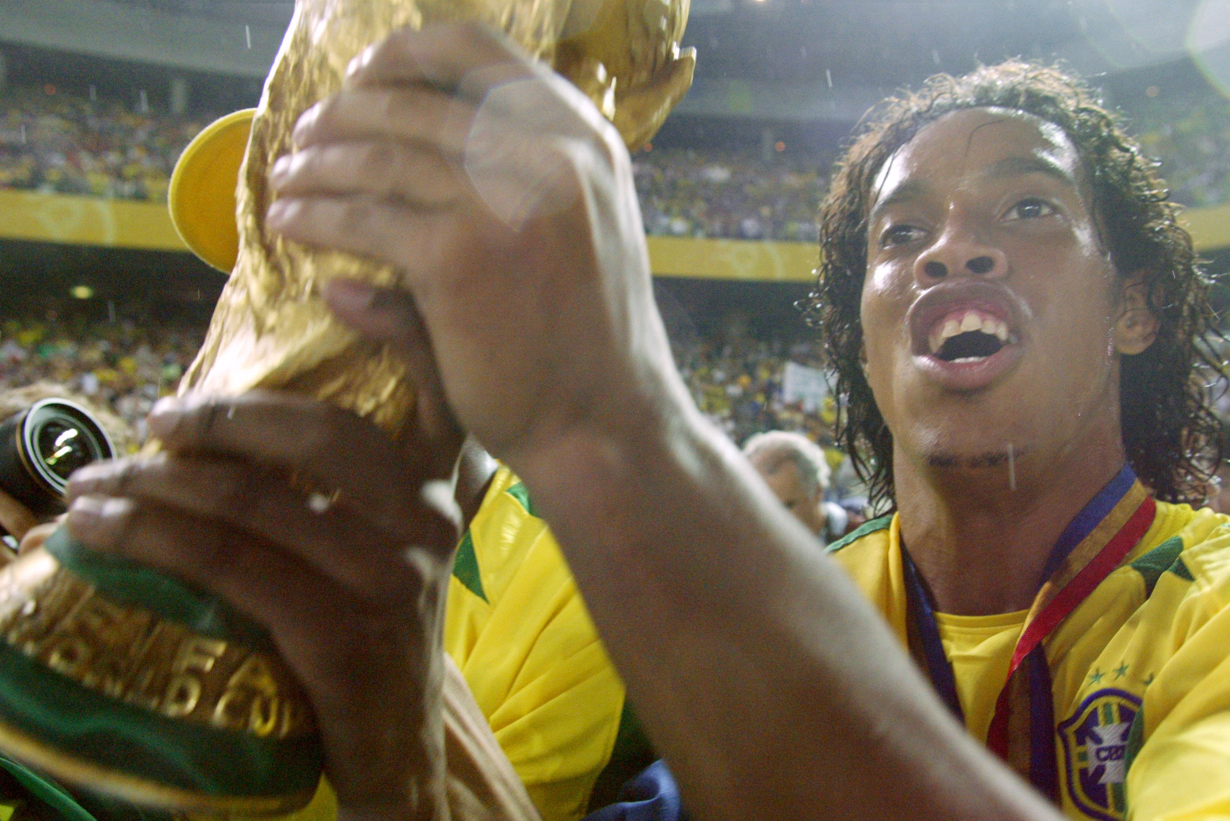 Why was Ronaldinho not called up for FIFA World Cup 2010? - Quora
