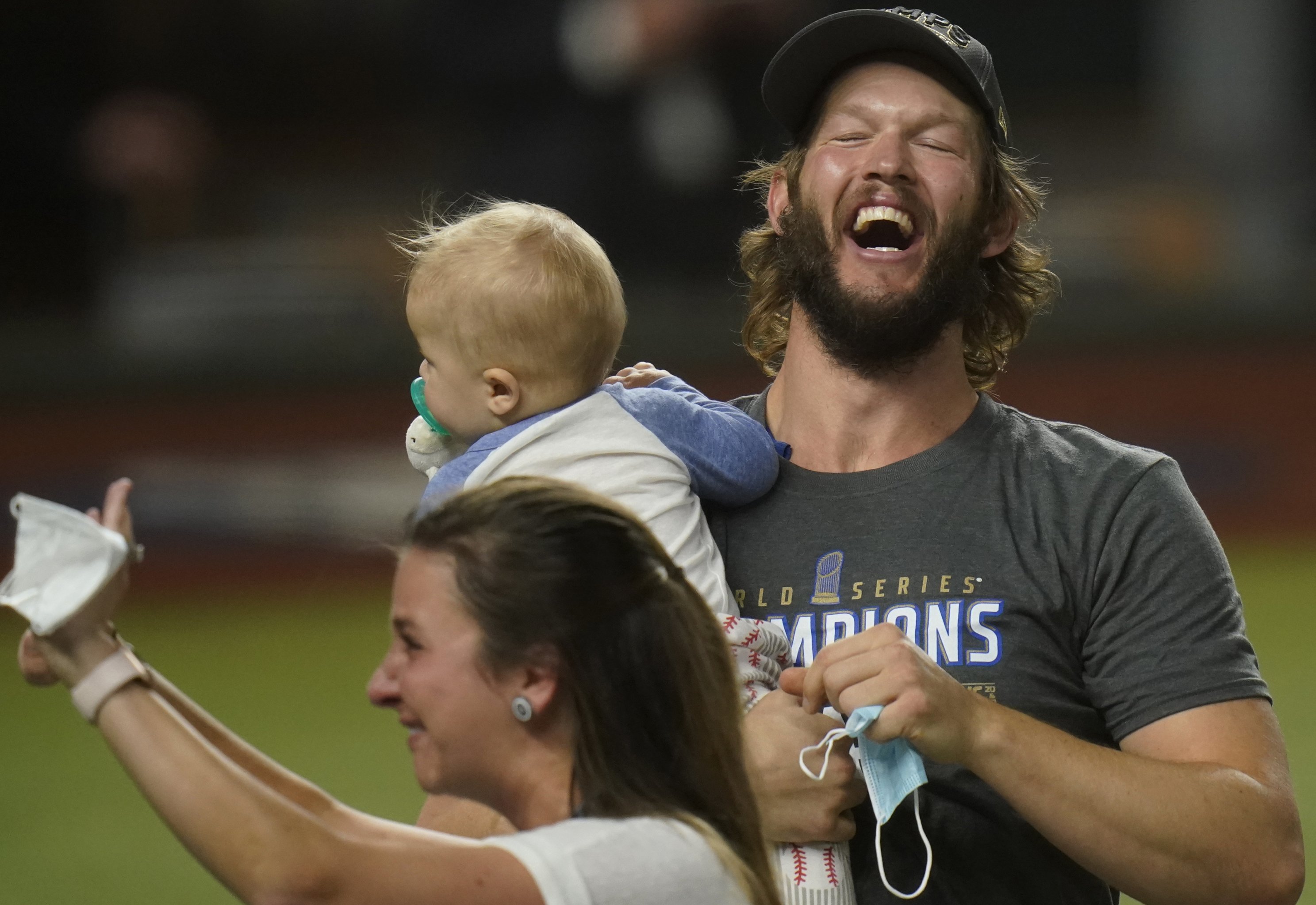 Dodgers fans celebrate Kings' clincher 