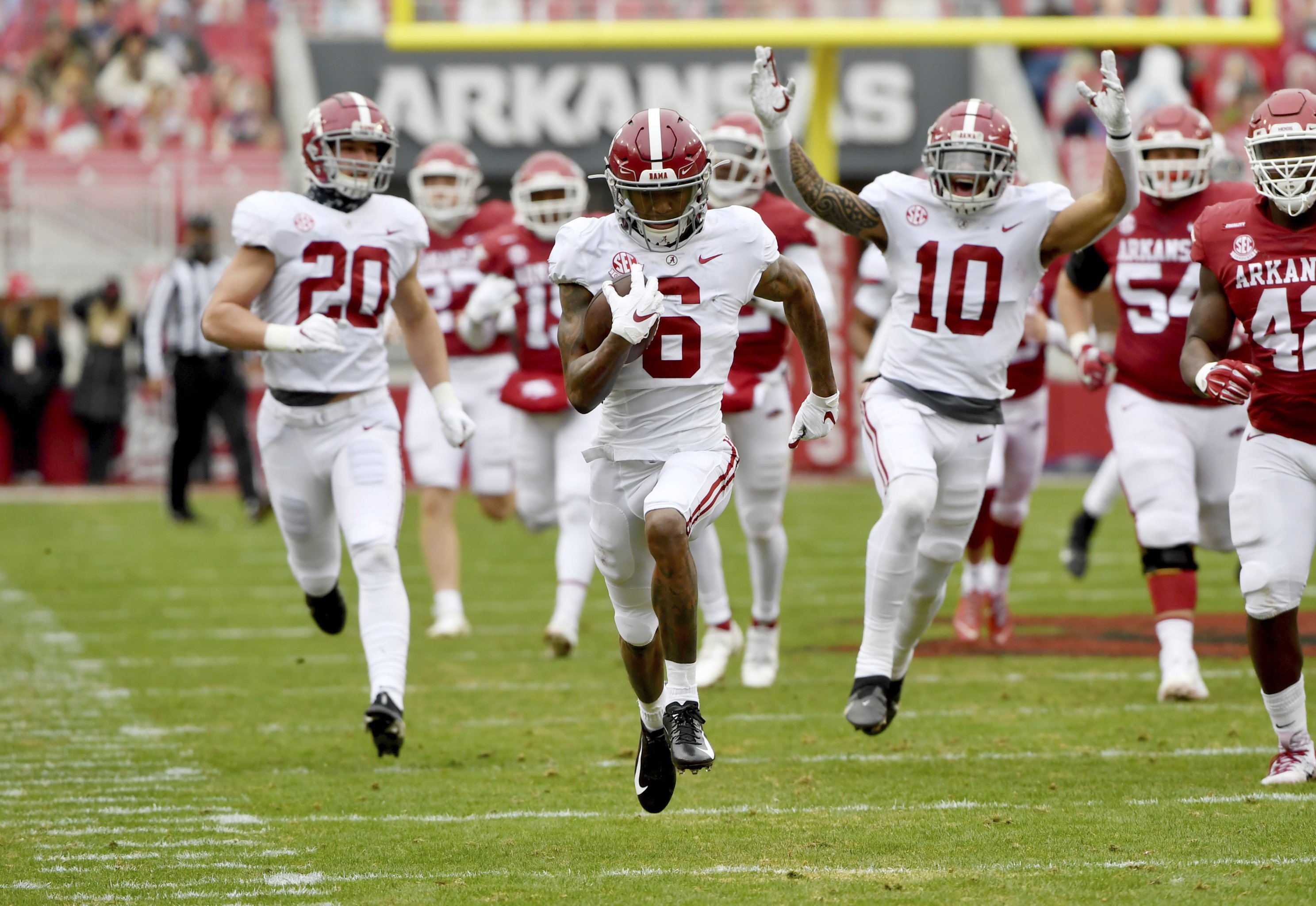 Alabama defender calls for Crimson Tide to retire DeVonta Smith's