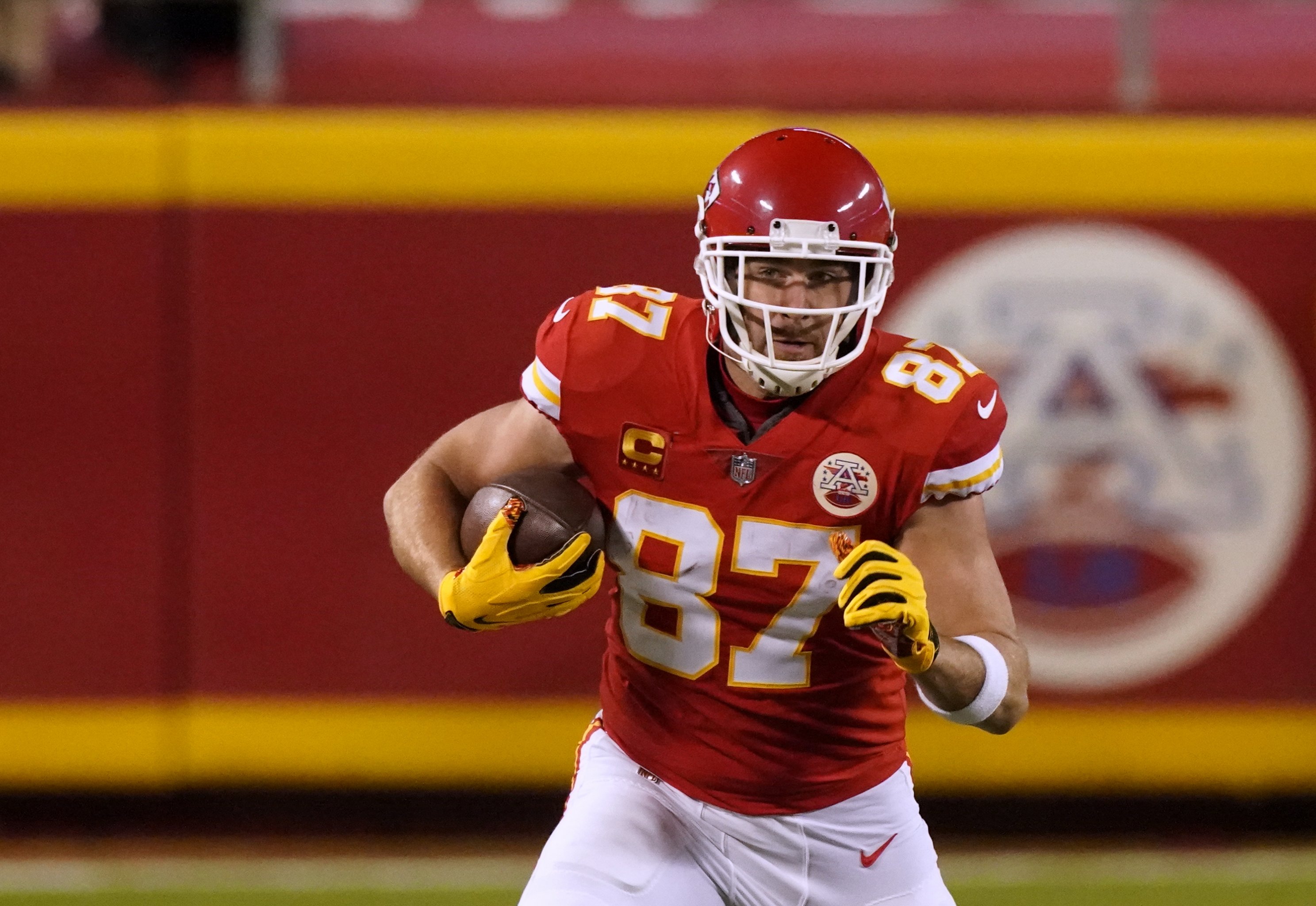 Travis Kelce prop bets, 2021 Super Bowl: Model picks over 7.5 receptions in  Buccaneers vs. Chiefs 