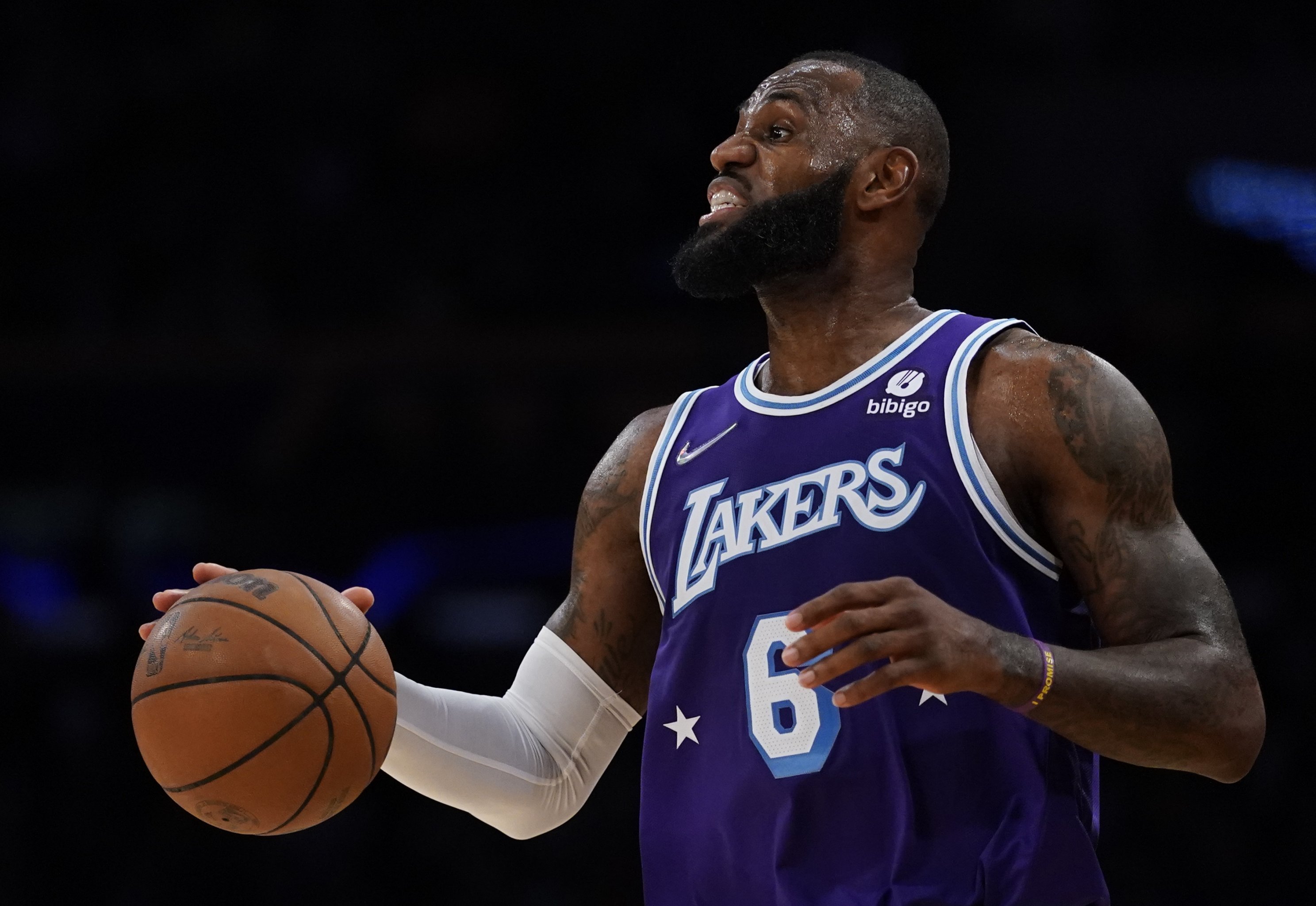 Report: Lakers looking to fill 2 positions to round out 2021-22