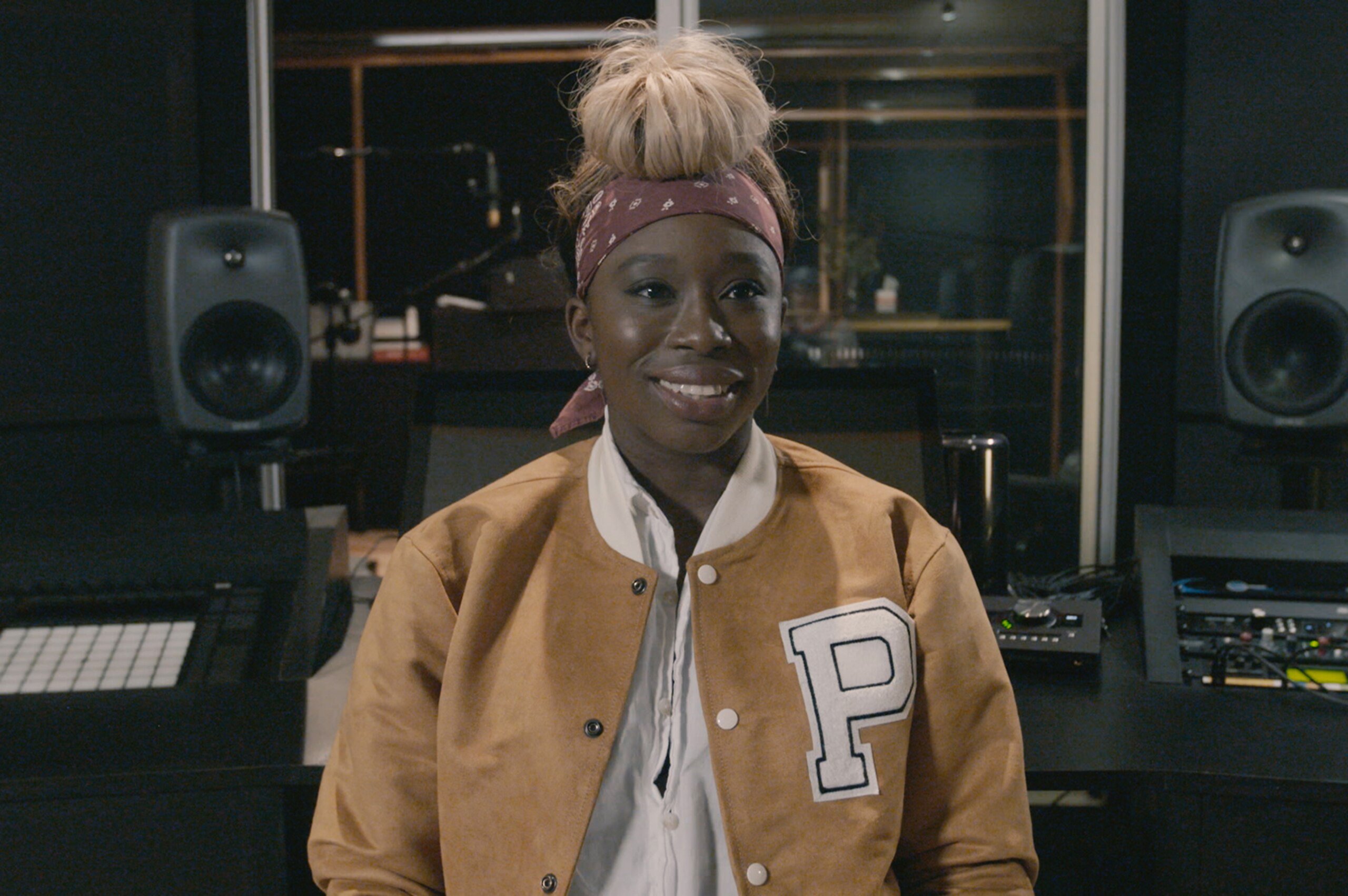 Former WNBA star Essence Carson is back on the hoops path while holding down a career in the music industry.