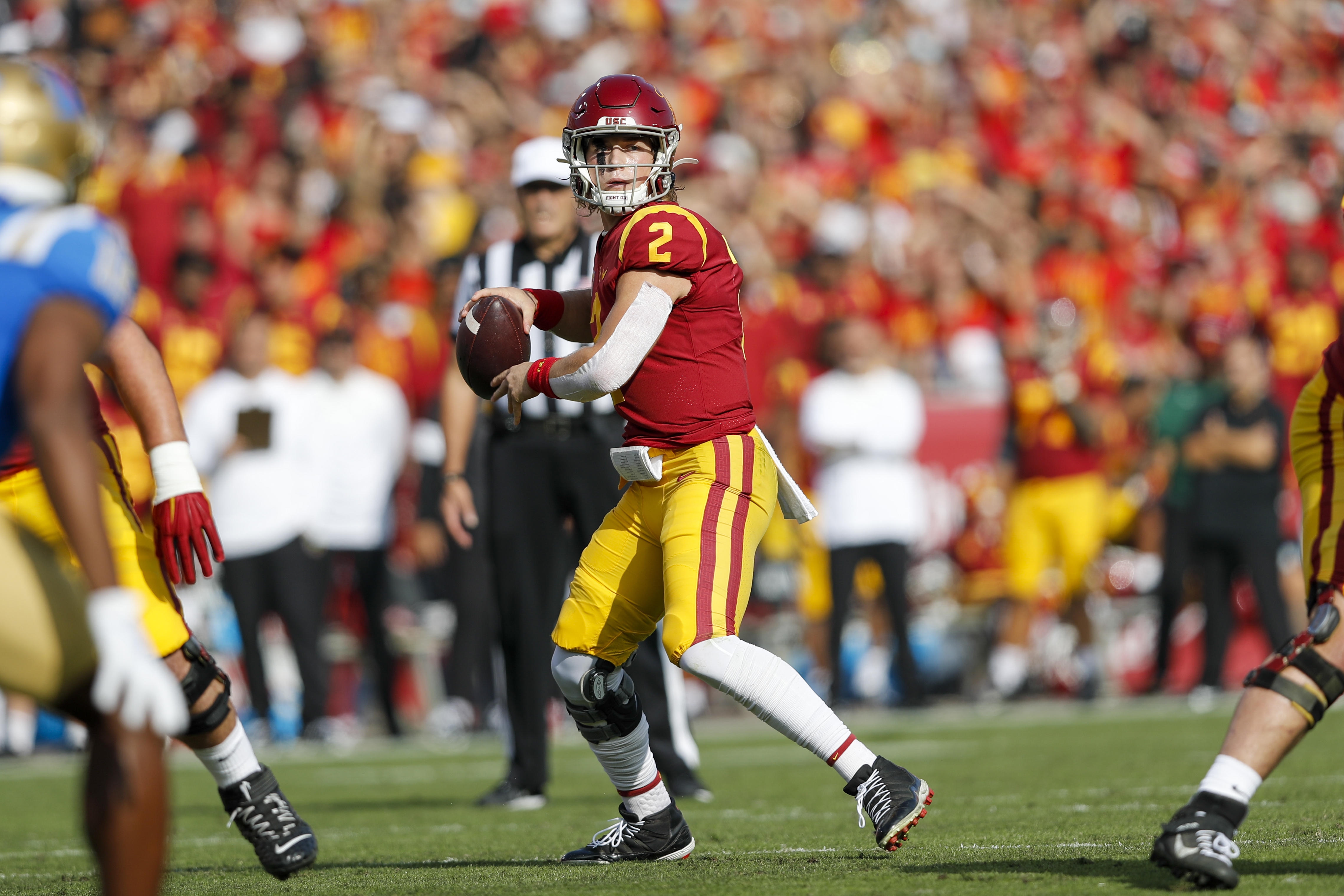 LOS ANGELES, CA - NOVEMBER 20: USC Trojans quarterback Jaxson Dart (2) looks to throw the ball during a college football game between the UCLA Bruins and the USC Trojans on November 20, 2021, at United Airlines Field at The Los Angeles Memorial Coliseum i