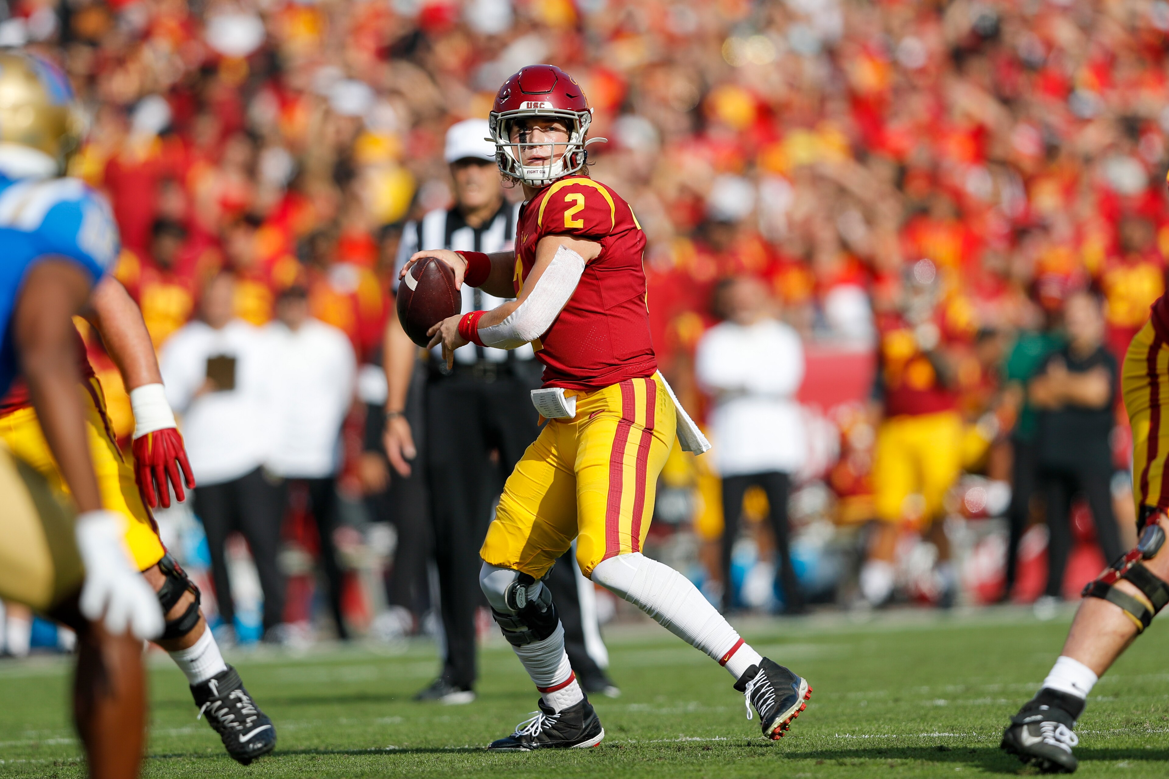 LOS ANGELES, CA - NOVEMBER 20: USC Trojans quarterback Jaxson Dart (2) looks to throw the ball during a college football game between the UCLA Bruins and the USC Trojans on November 20, 2021, at United Airlines Field at The Los Angeles Memorial Coliseum i