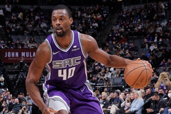 SACRAMENTO, CA - FEBRUARY 5: Harrison Barnes #40 of the Sacramento Kings drives to the basket during the game against the Oklahoma City Thunder on February 5, 2022 at Golden 1 Center in Sacramento, California. NOTE TO USER: User expressly acknowledges and
