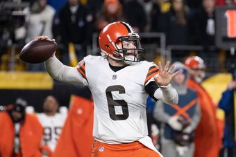 PITTSBURGH, PA - JANUARY 03:   Cleveland Browns quarterback Baker Mayfield (6) looks deep in the end zone for a receiver in the fourth quarter during the game between the Pittsburgh Steelers and the Cleveland Browns on January 03, 2022 at Heinz Field in P