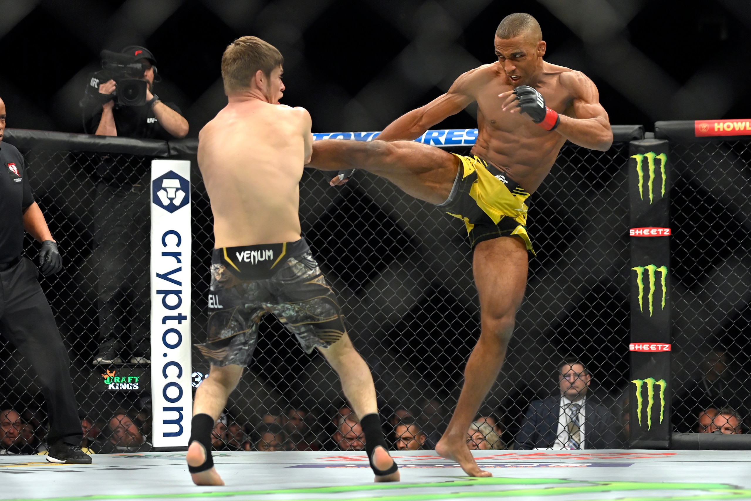 LAS VEGAS, NEVADA - MARCH 05:  Bryce Mitchell (L) and Edson Barboza of Brazil fight in their featherweight fight during UFC 272 at T-Mobile Arena on March 05, 2022 in Las Vegas, Nevada. (Photo by David Becker/Getty Images)