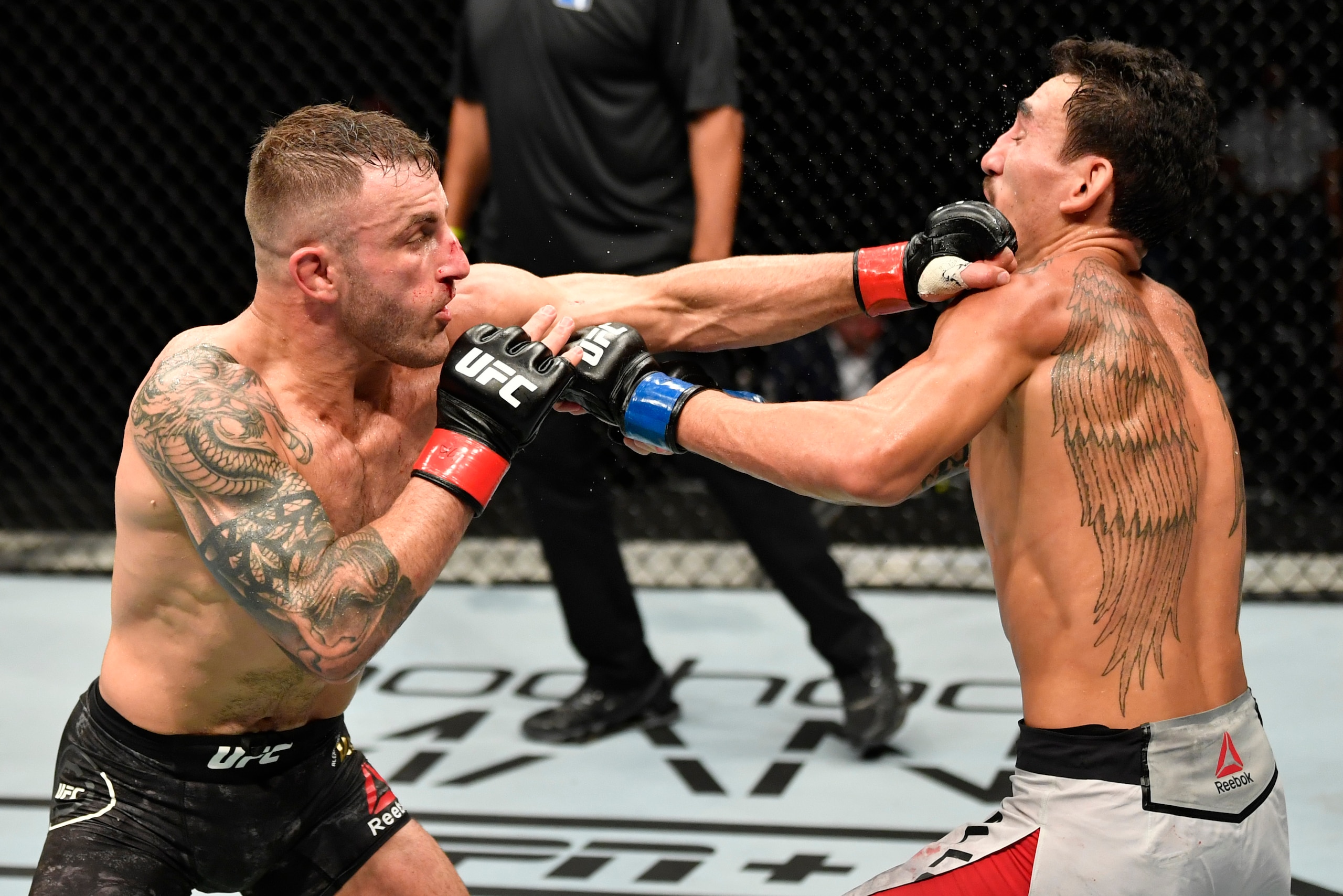 ABU DHABI, UNITED ARAB EMIRATES - JULY 12: (L-R) Alexander Volkanovski of Australia punches Max Holloway in their UFC featherweight championship fight during the UFC 251 event at Flash Forum on UFC Fight Island on July 12, 2020 on Yas Island, Abu Dhabi, U