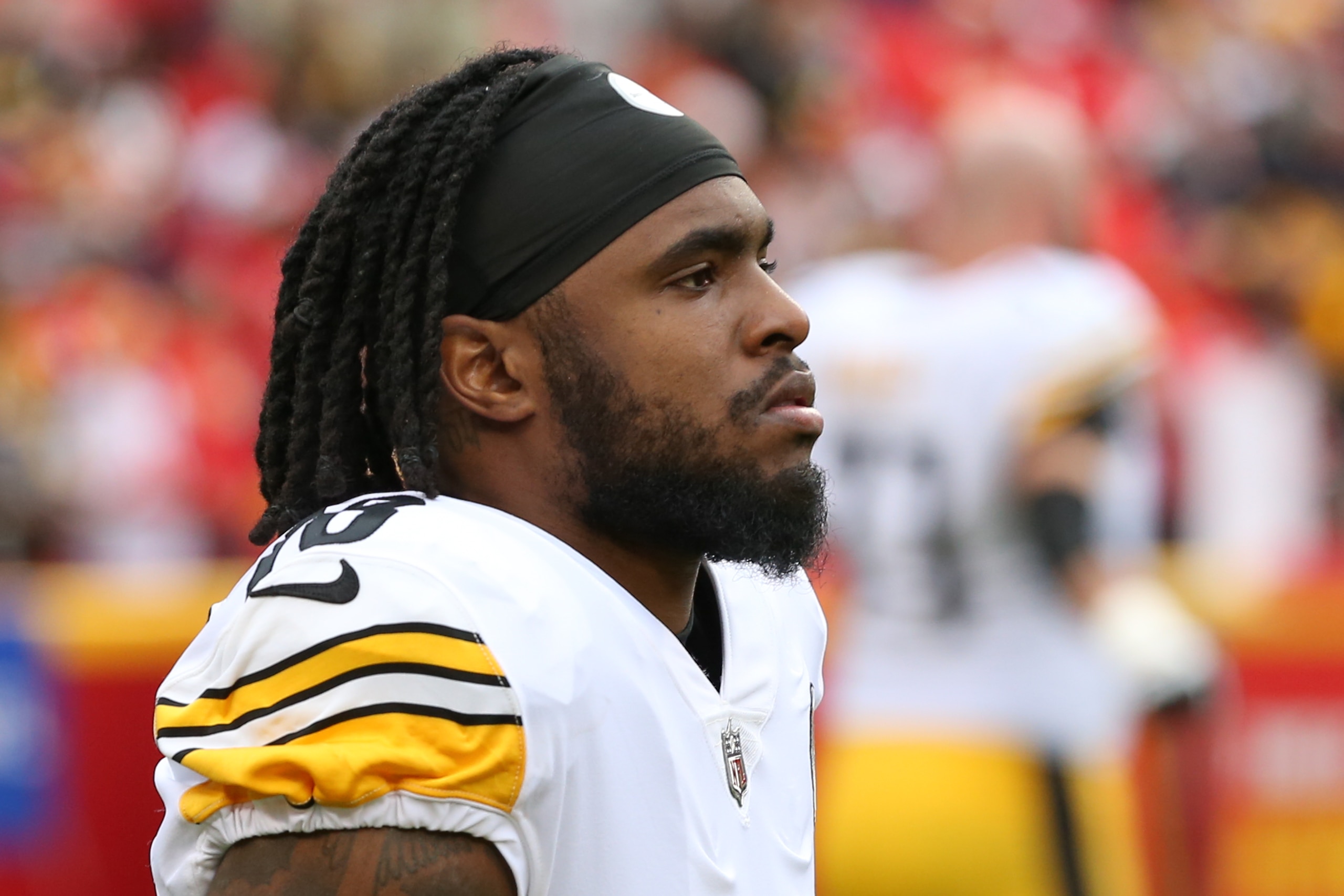 KANSAS CITY, MO - DECEMBER 26: Pittsburgh Steelers wide receiver Diontae Johnson (18) before an NFL game between the Pittsburgh Steelers and Kansas City Chiefs on Dec 26, 2021 at GEHA Field at Arrowhead Stadium in Kansas City, MO. (Photo by Scott Winters/