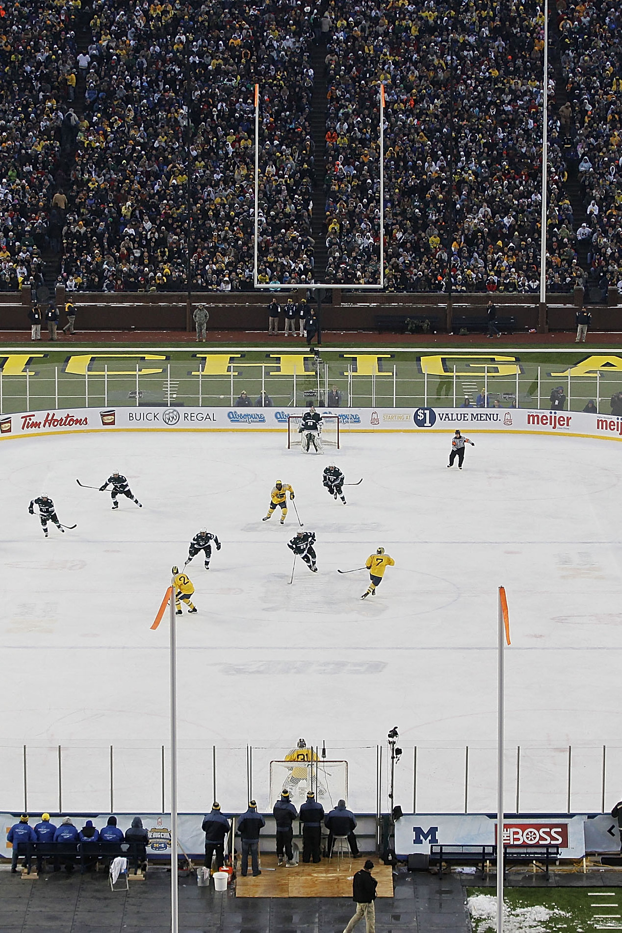 Big Chill in the Big House for Toronto's Winter Classic Win - The New York  Times