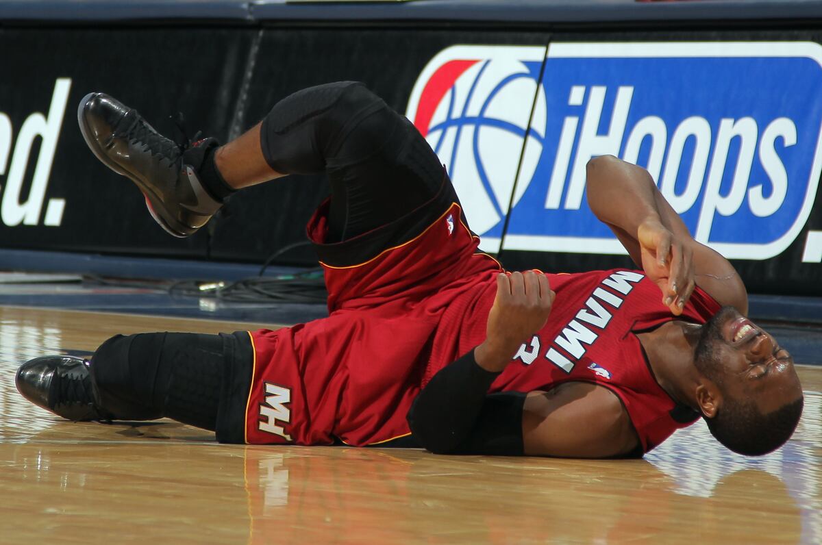 Dwyane Wade Injured as Miami Heat Lose to Denver Nuggets at Pepsi