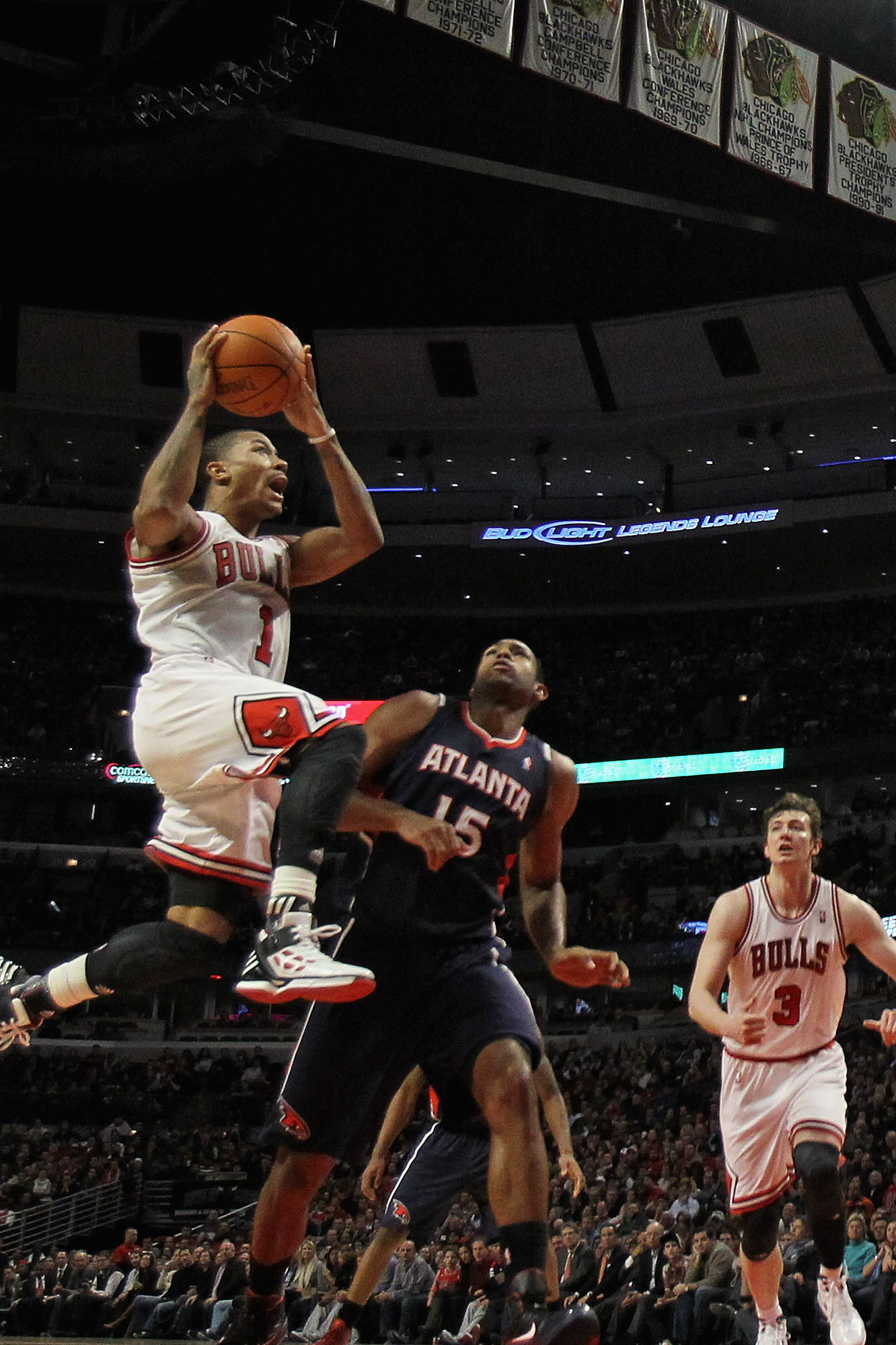 New York Basketball on X: Grizzlies greet #23 Derrick Rose back