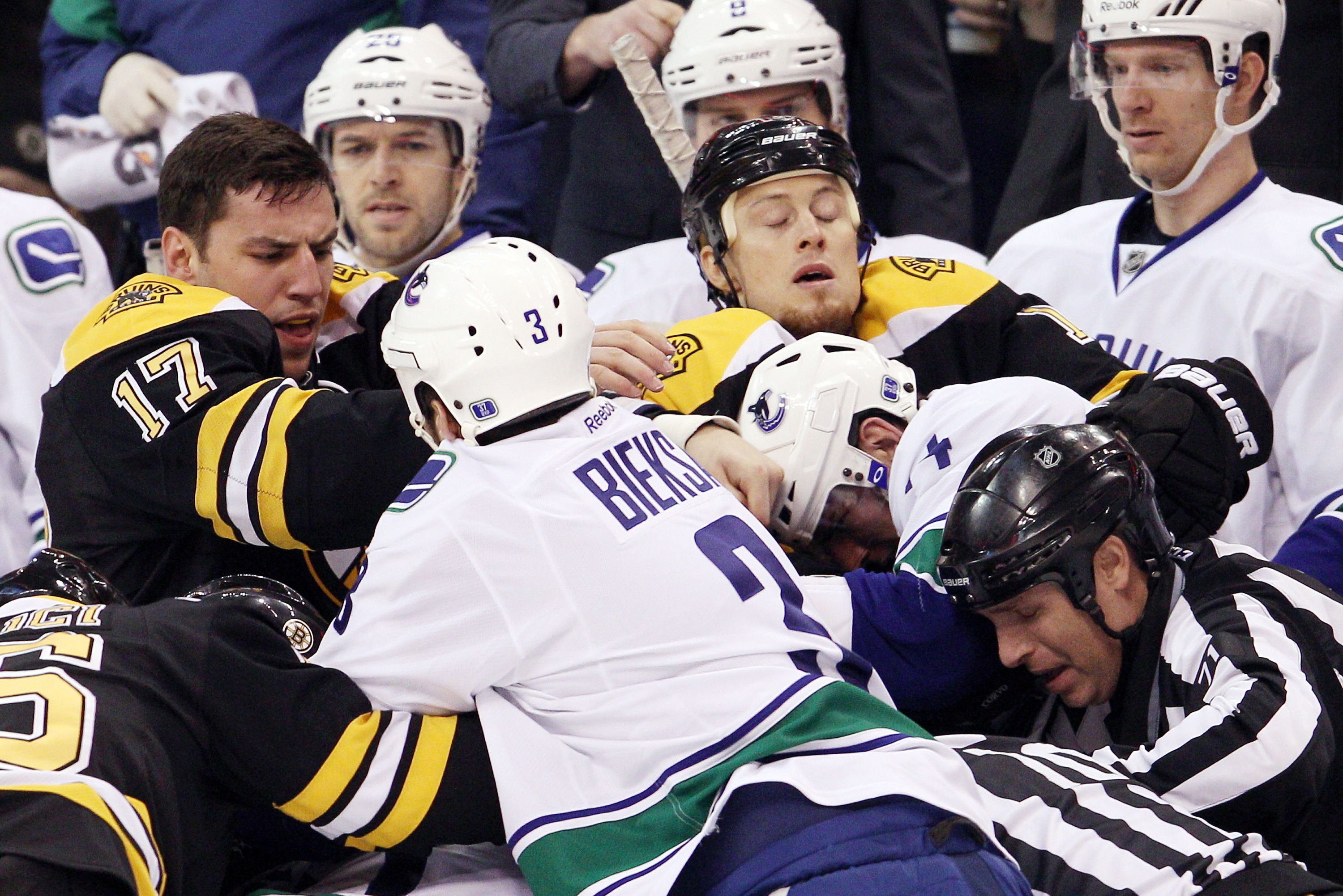 Are the Bruins and Canucks rivals?