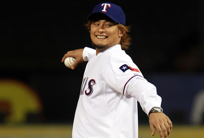 MLB Texas Rangers Women's Yu Darvish Short Sleeve Player Tee