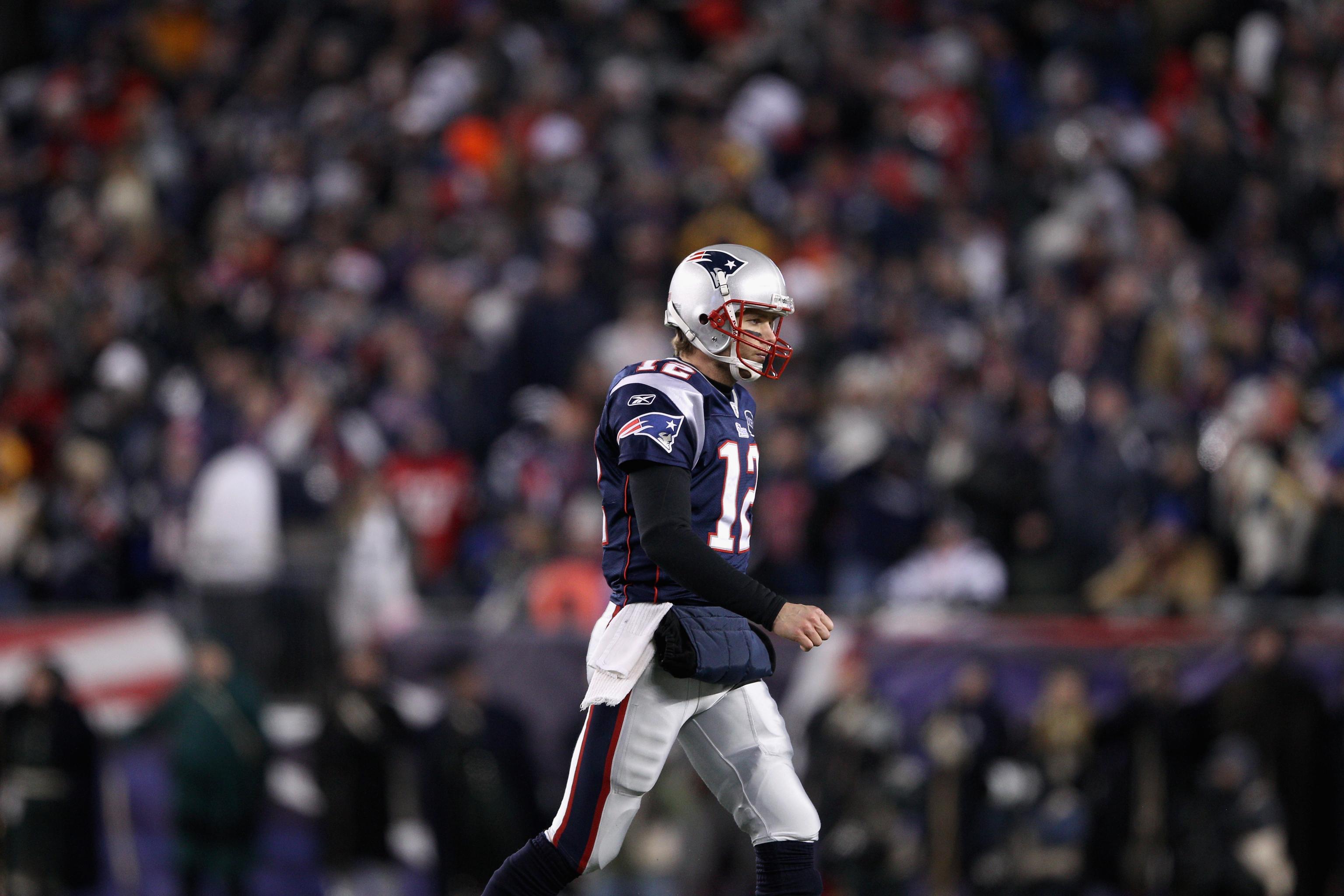 Brady, Moss ignite Pats in victory over Dolphins