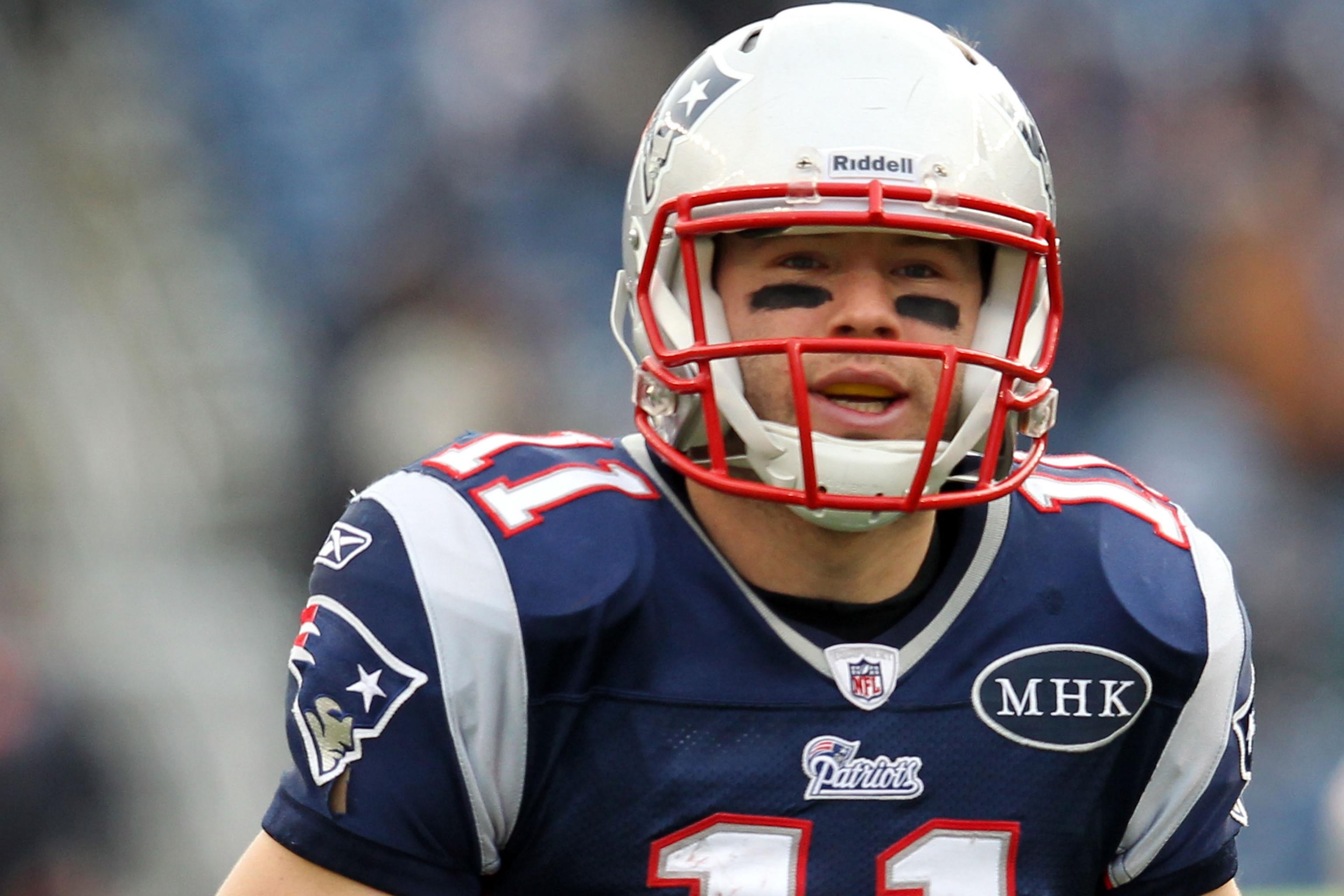 New England Patriots wide receiver Troy Brown (80) returns a punt