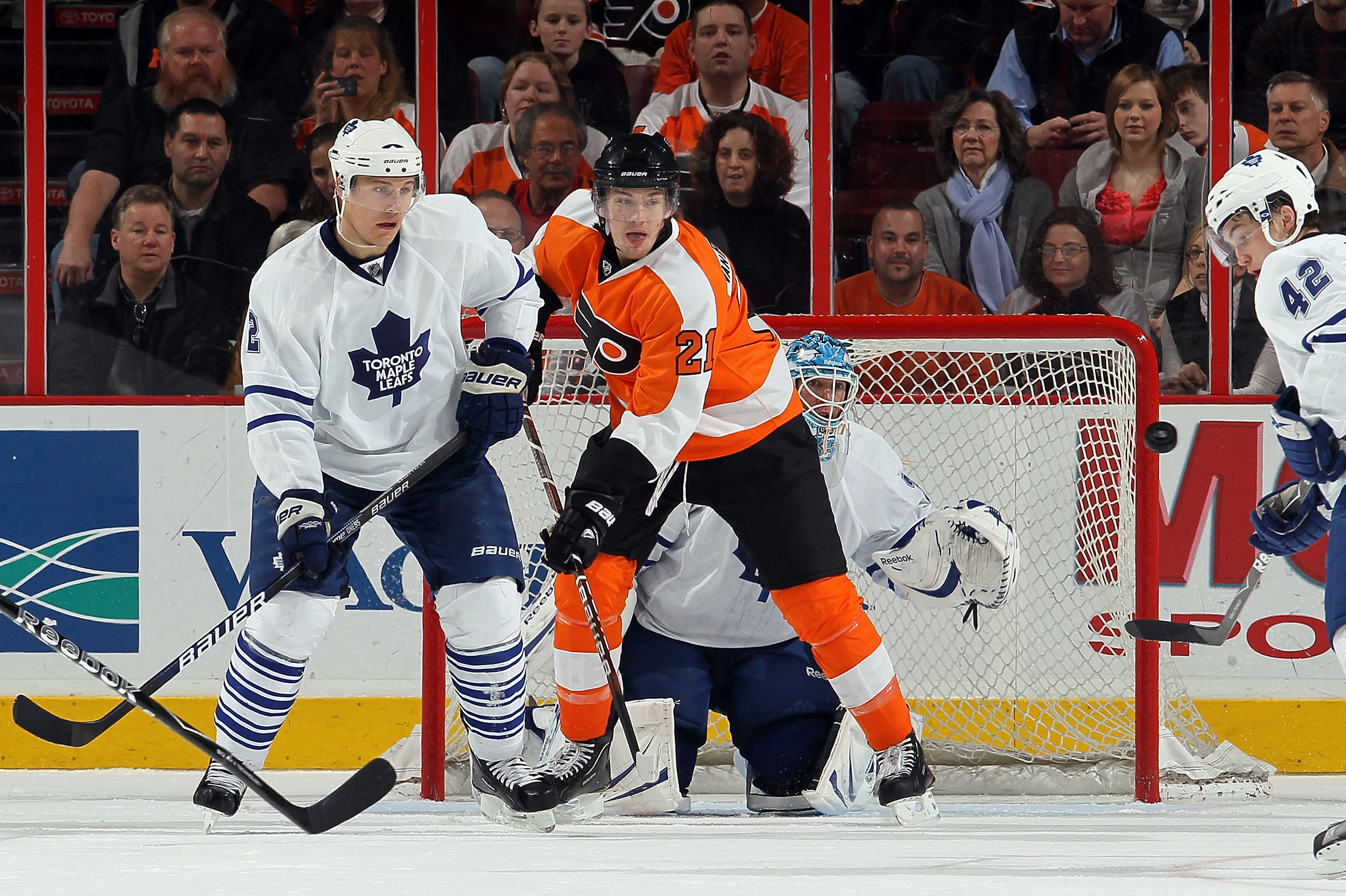 Matinee madness: James van Riemsdyk raising trade stock as Flyers visit  Maple Leafs - TheLeafsNation