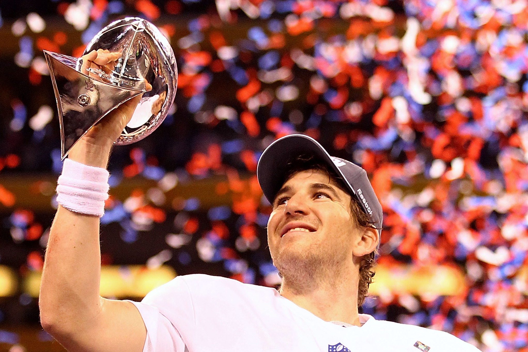 Eli Manning Talks Empire State Color Change, Super Bowl Bets