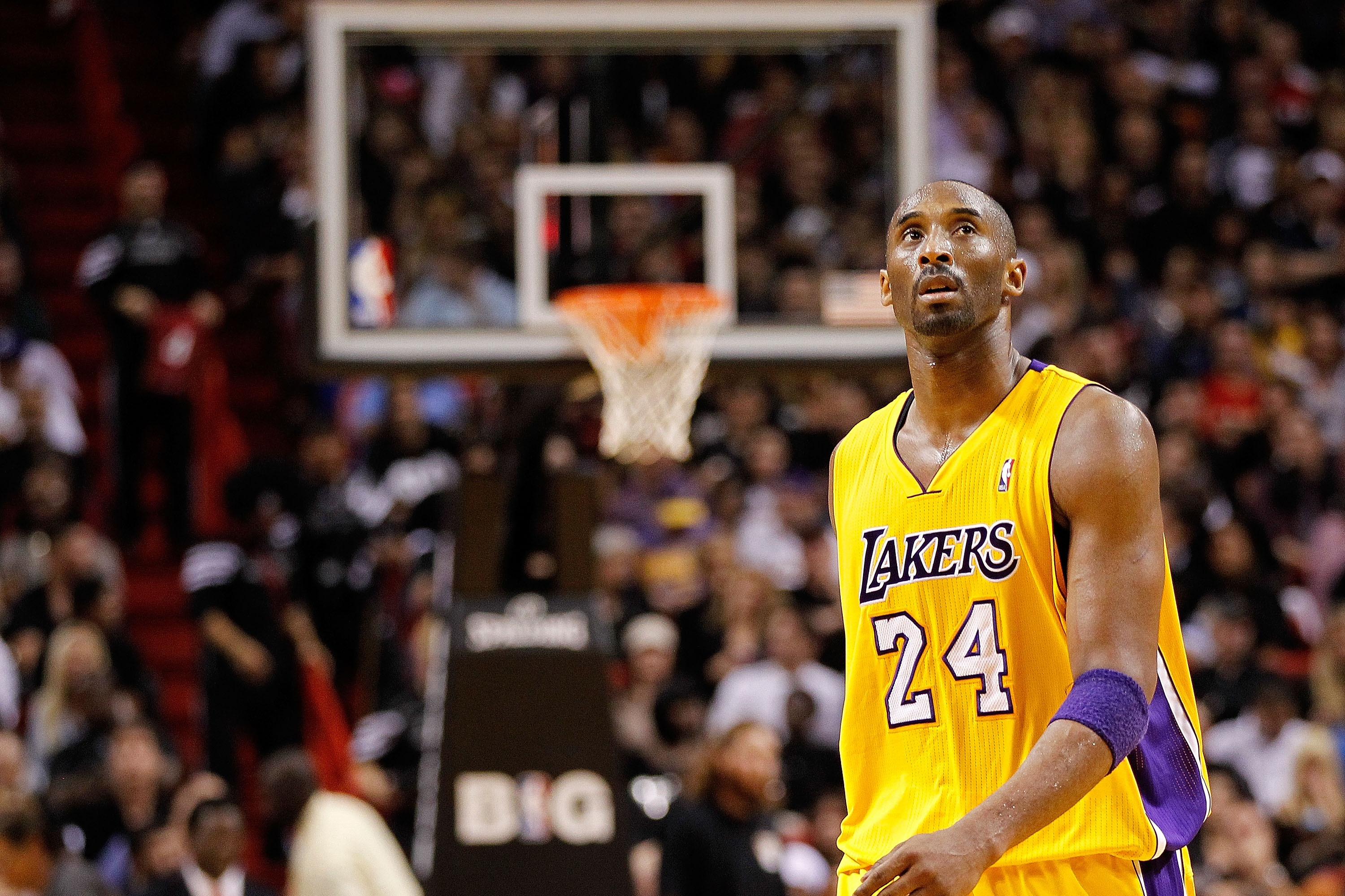 Lakers going all in on Kobe Bryant still being a dominant force in