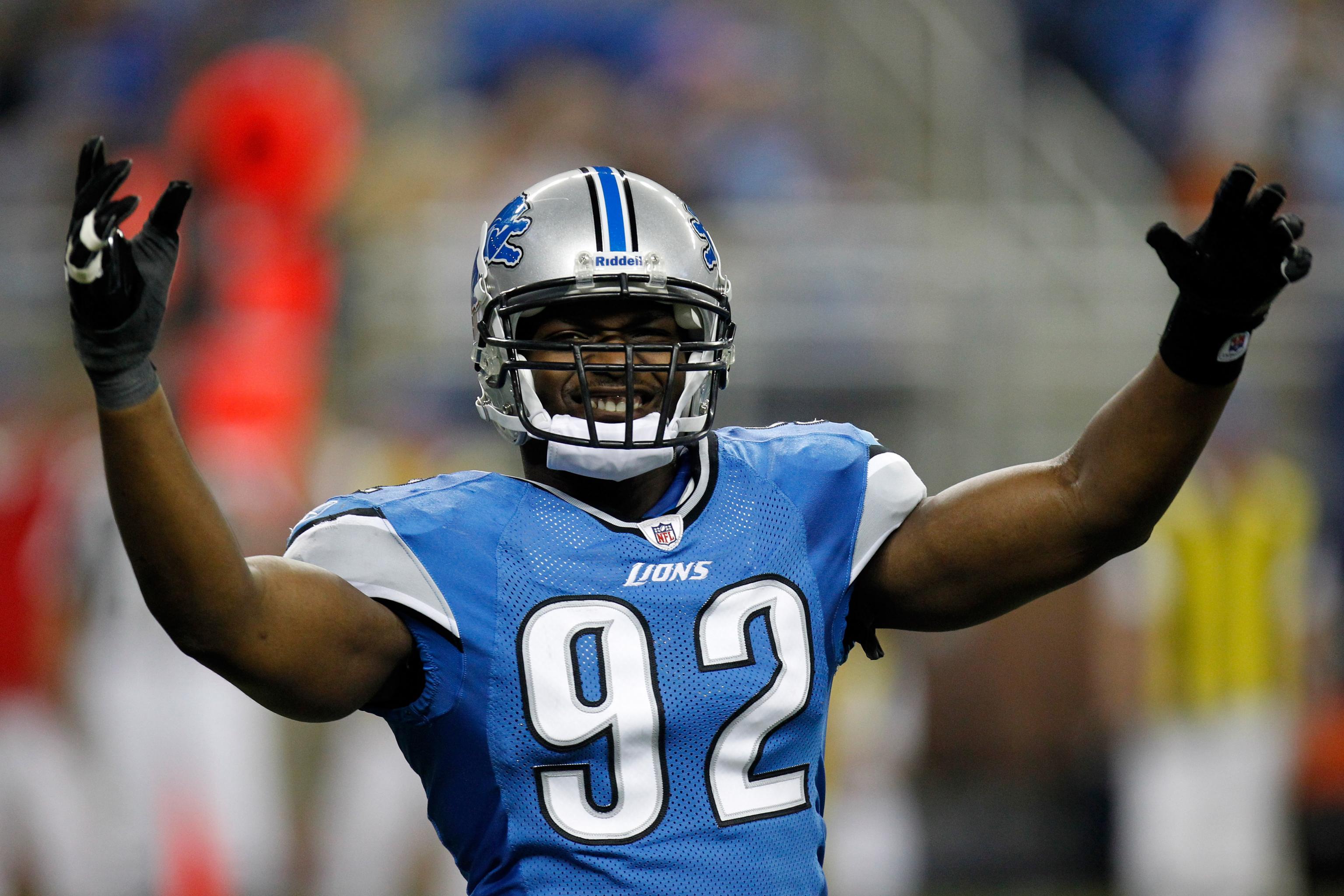 Cliff Avril says Detroit Lions never pursued him in free agency