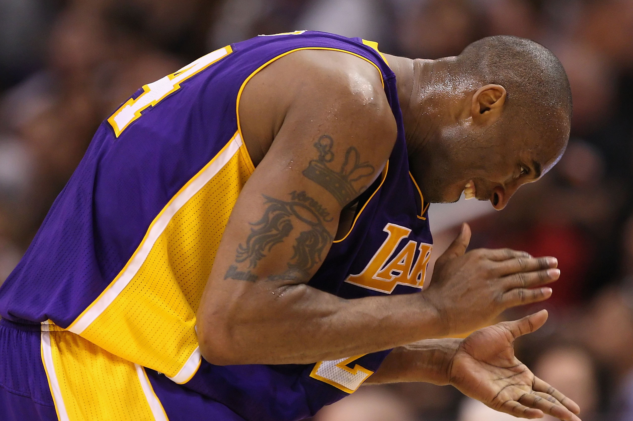 Kobe Bryant, Lakers general manager Mitch Kupchak in dispute over Pau Gasol trade  rumors 