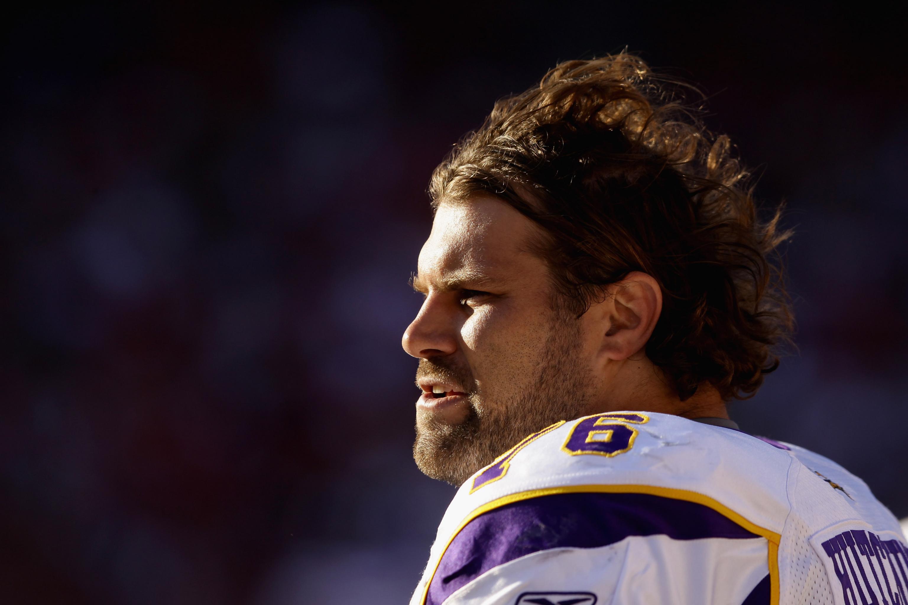 Minnesota Vikings' Steve Hutchinson (76) warms up against the