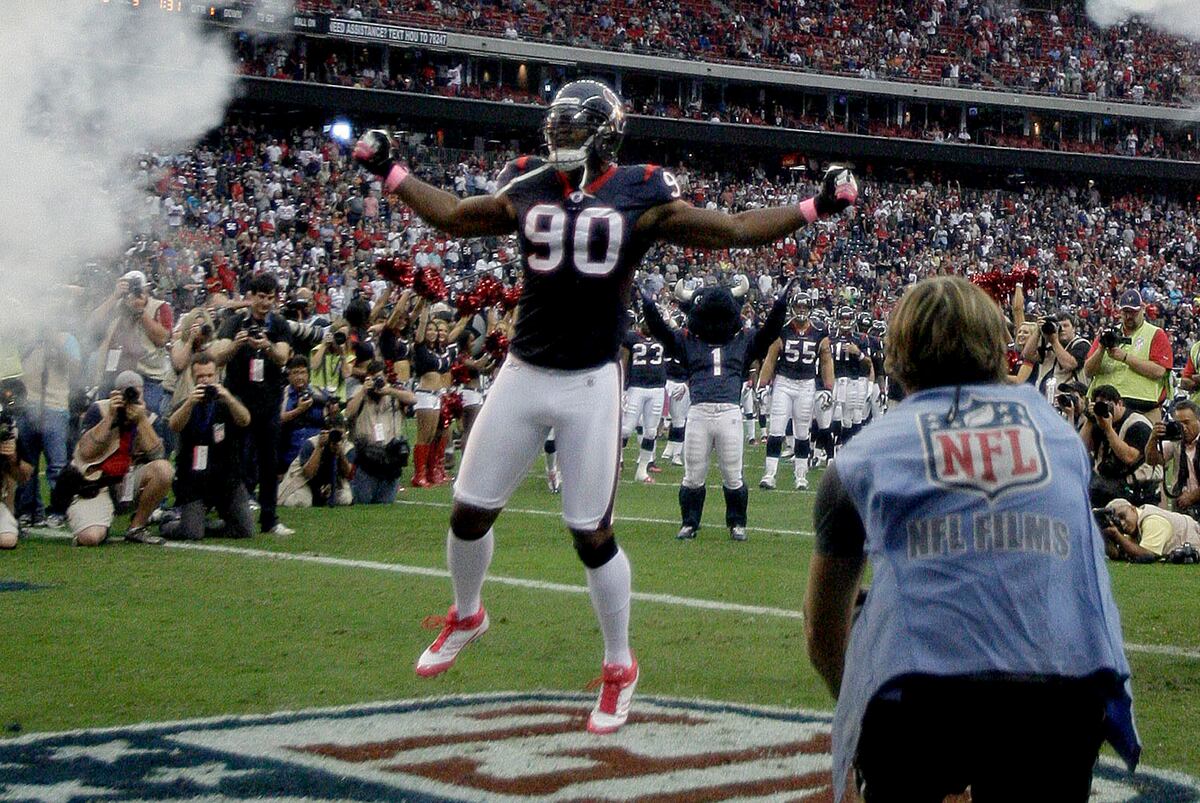 Houston Texans Football Defensive End Mario Williams a True Team