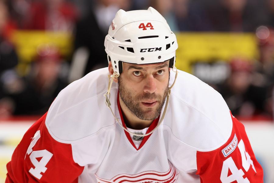 What I'm convinced is happening with Todd Bertuzzi : r/DetroitRedWings