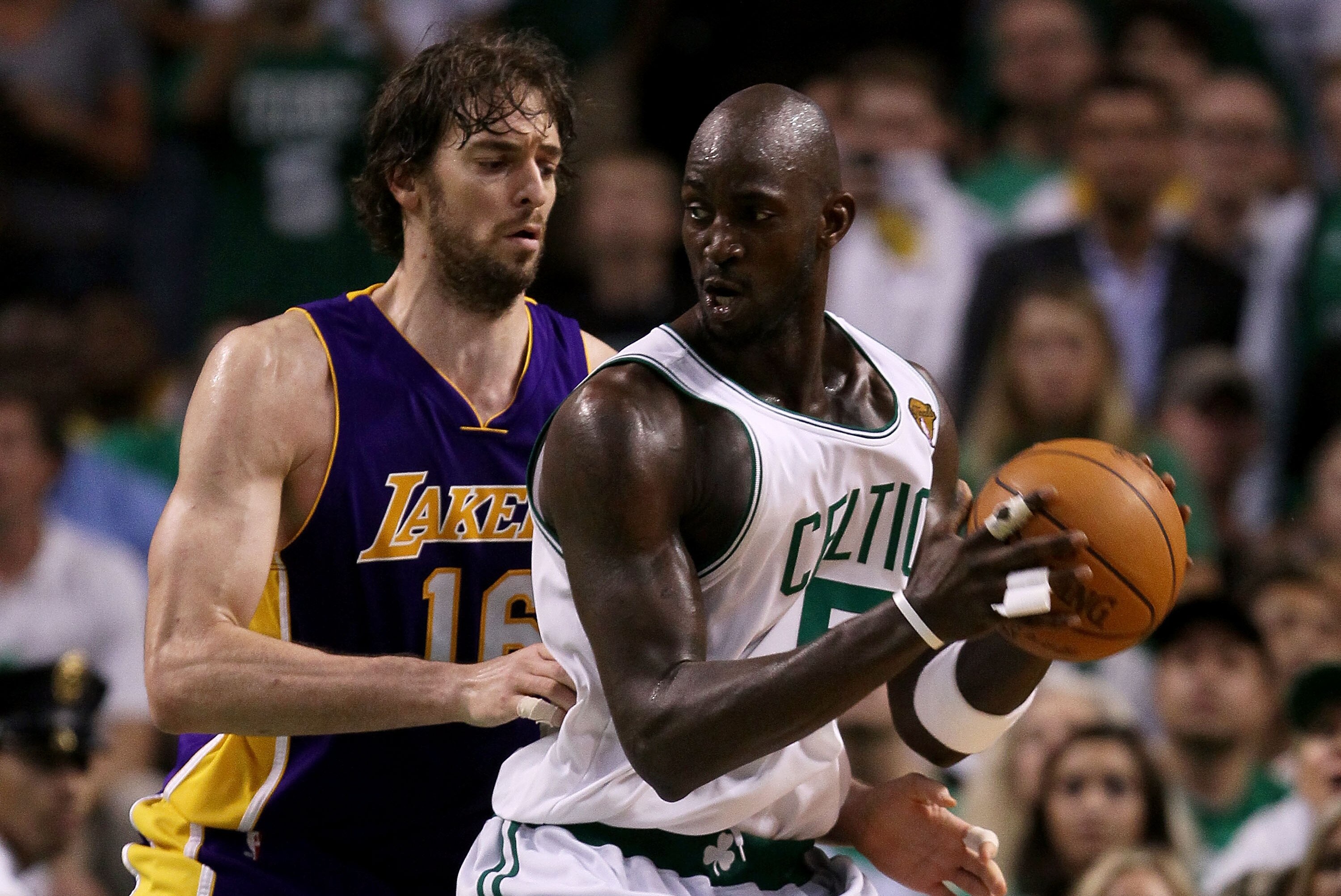 人們都說10年黃綠大戰，狼王被「打爆」了，大Gasol場均18+11，那KG呢？-黑特籃球-NBA新聞影音圖片分享社區