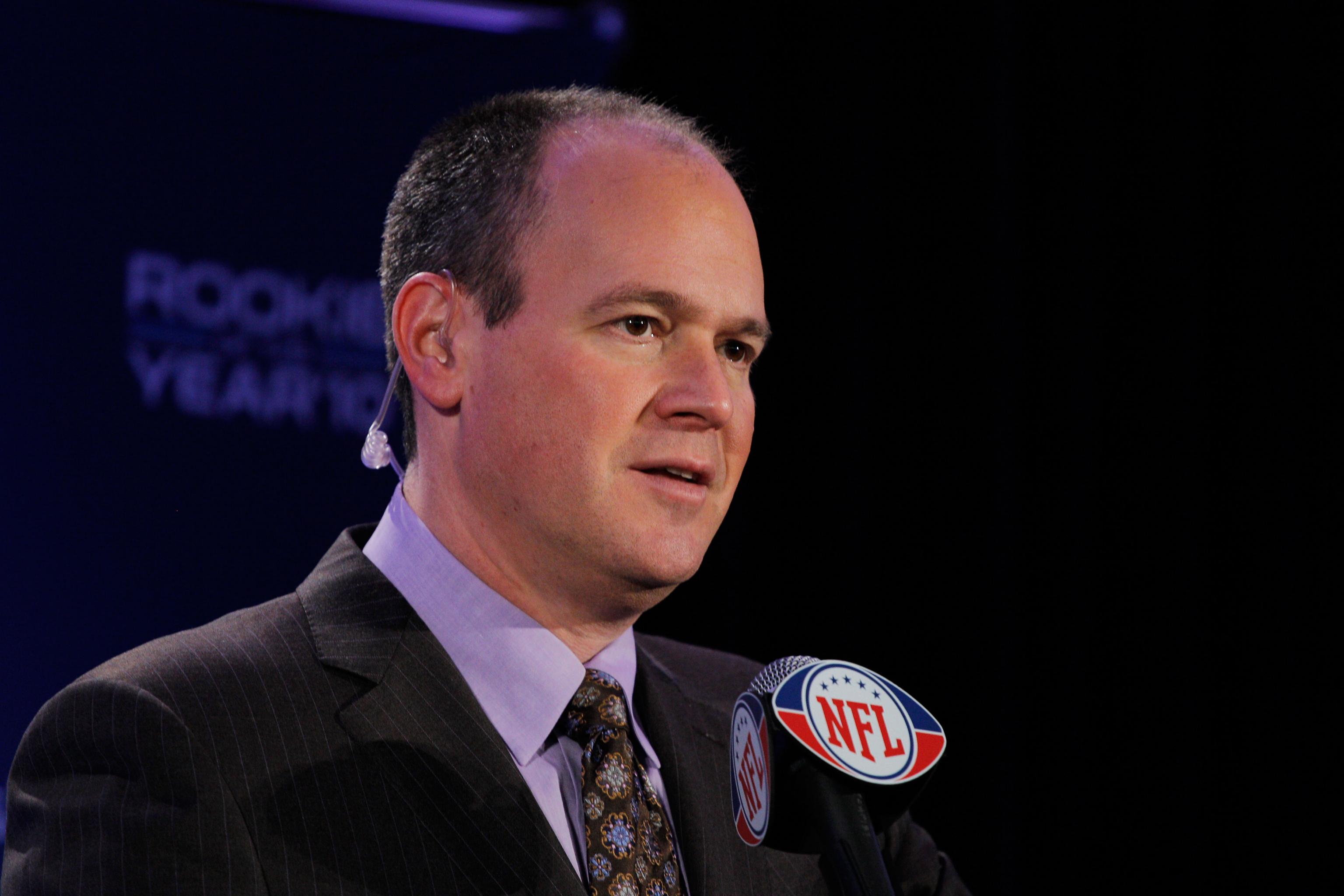 Rich Eisen sets new personal best in his yearly 40-yard dash 