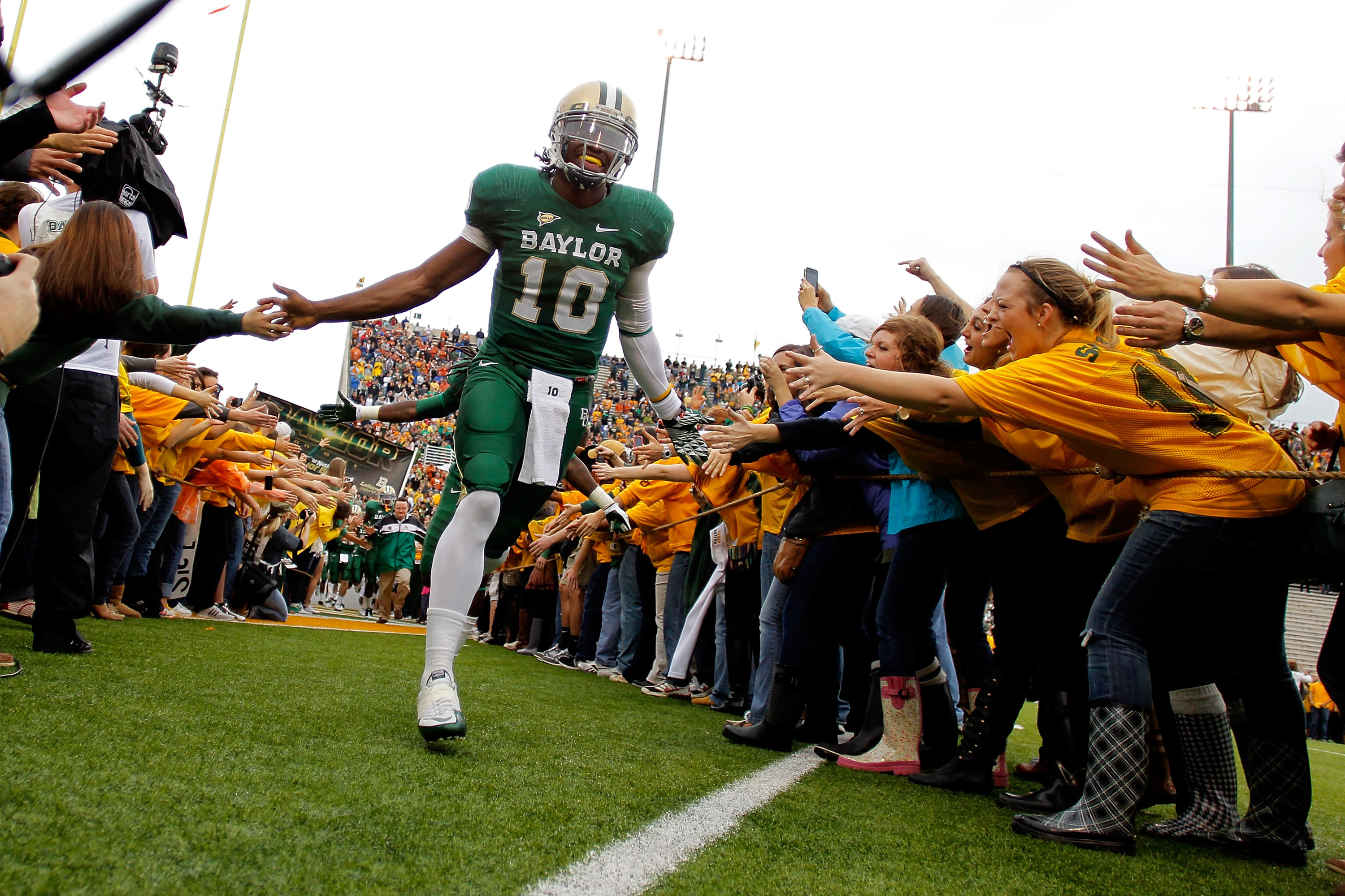 Michael Vick, Robert Griffin III to headline flag football game at NFL Draft