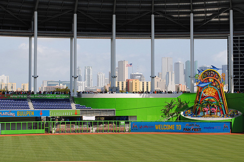 Ballpark Quirks: Hitting with the fishes in Miami's Marlins Park
