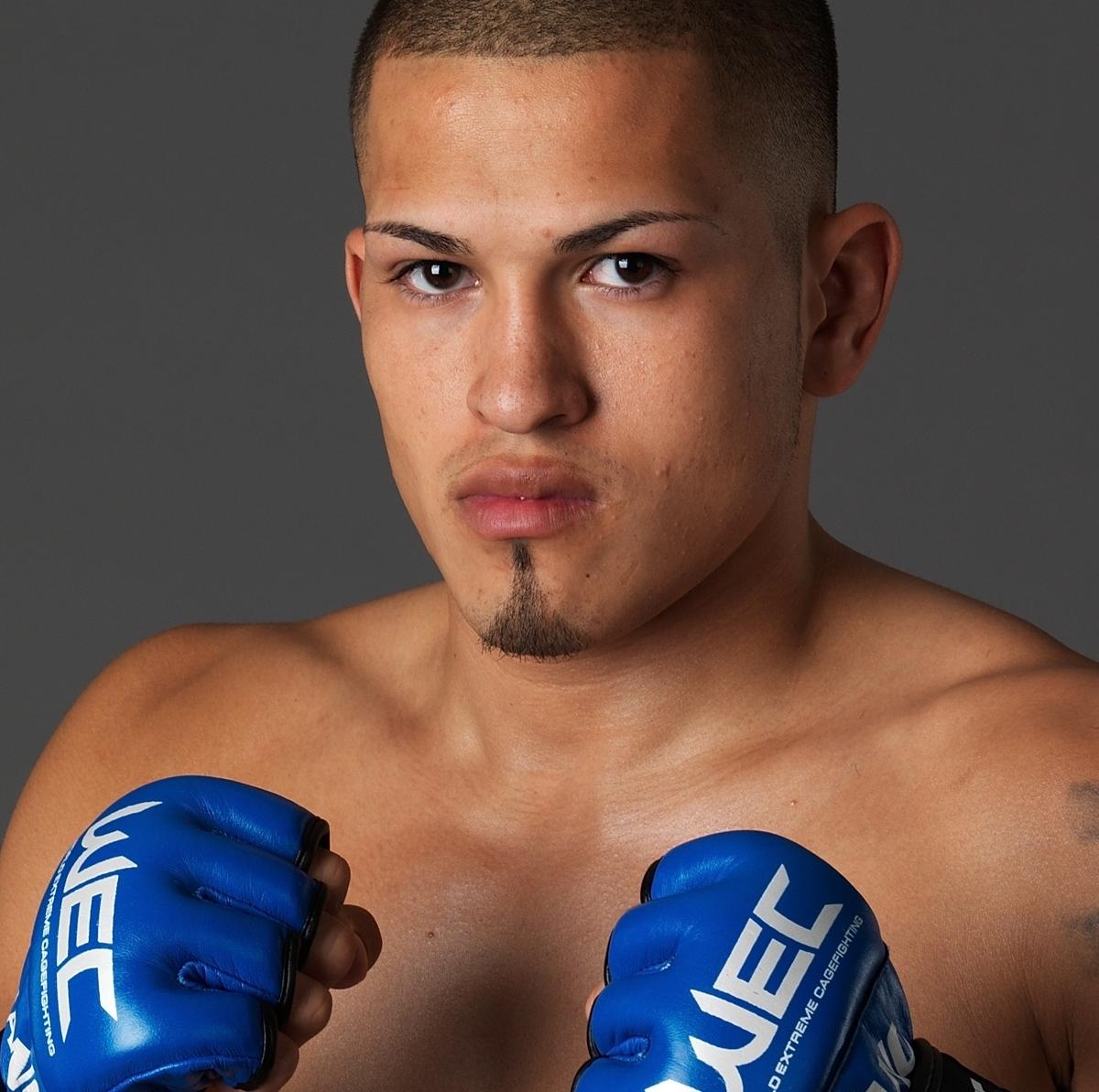 Anthony Pettis Should Drop to 145, Face Jose Aldo for Featherweight Title | Bleacher ...